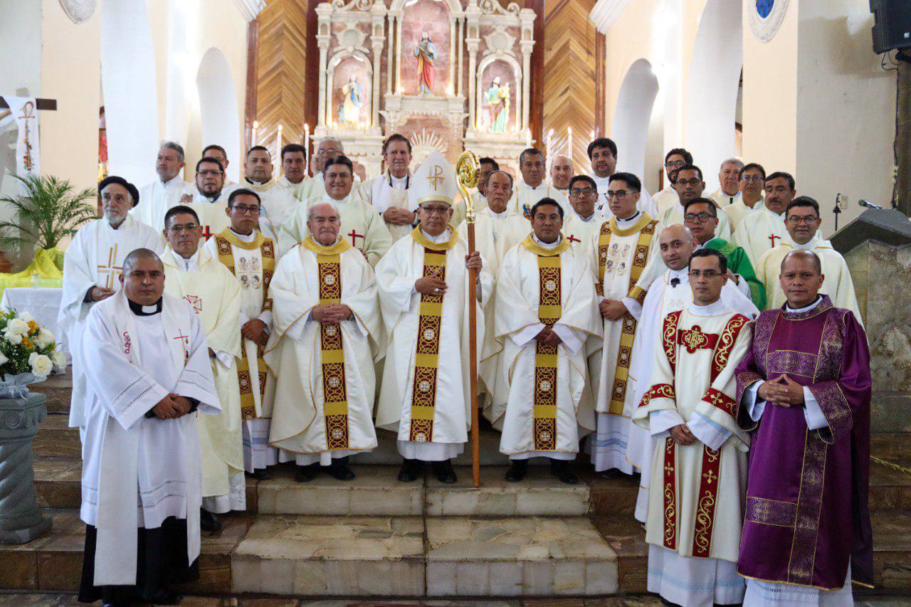 La Catedral de Guaranda vivió la Misa Crismal el Jueves Santo
