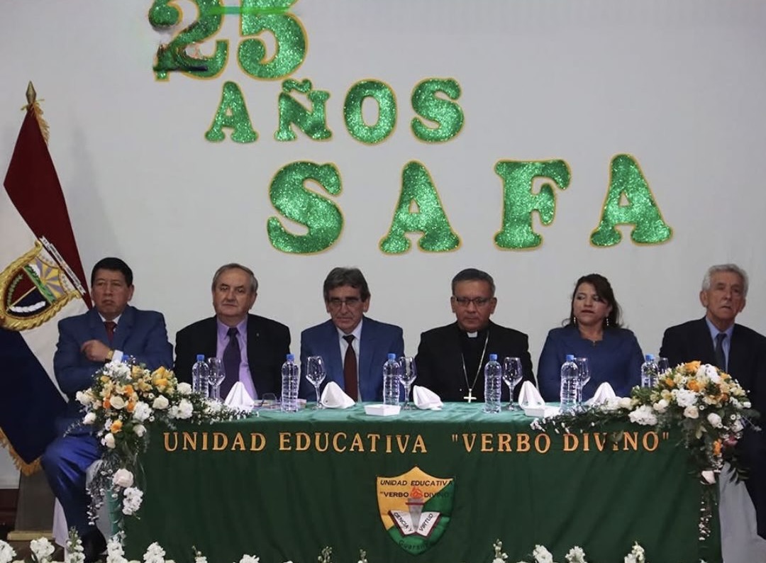  Años de Excelencia Educativa: Verbo Divino