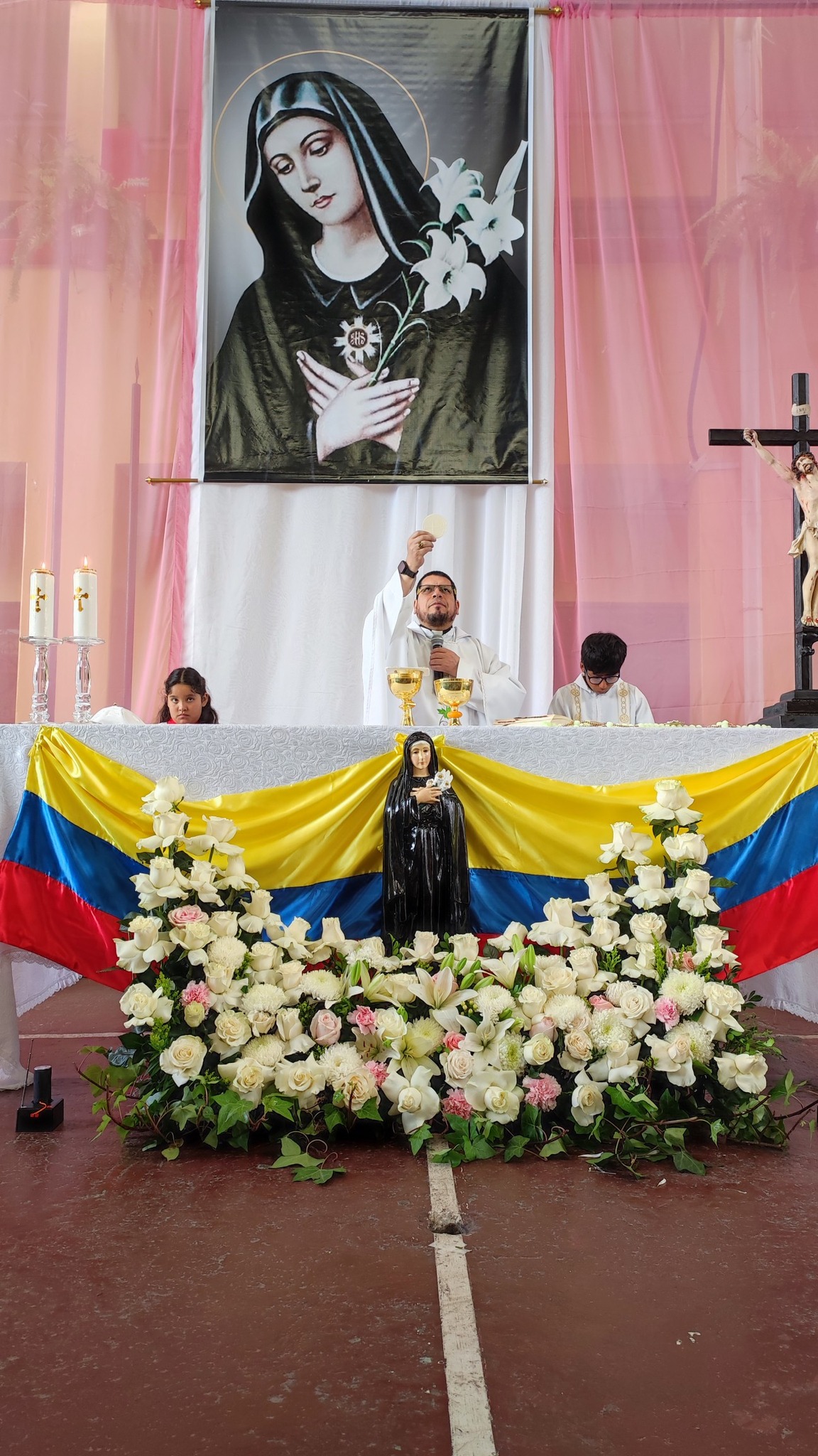 La Unidad Educativa Santa Mariana de Jesús celebró la Eucaristía en honor a su patrona