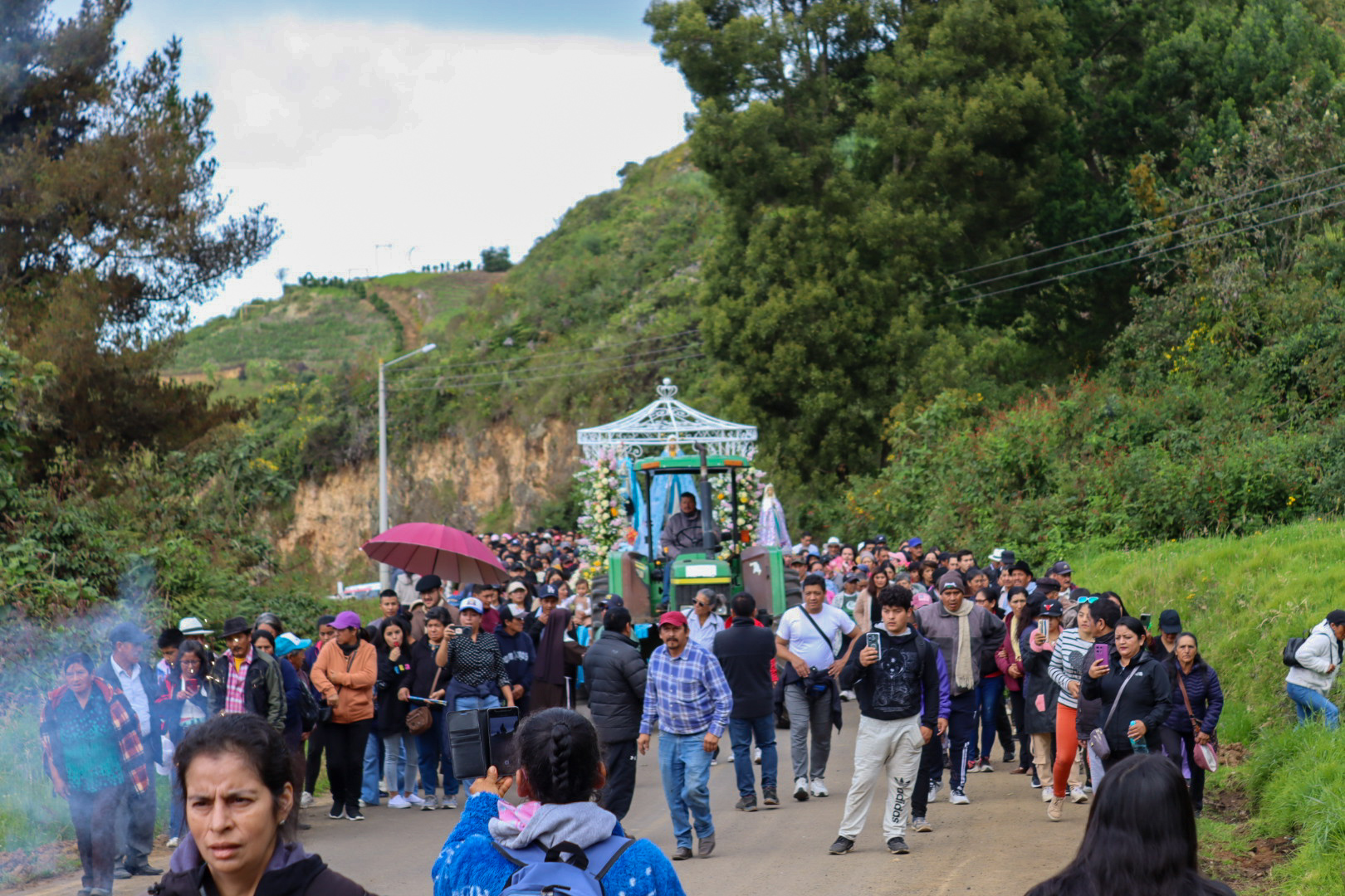 Caminata de fe al Monasterio de Lourdes reúne a más de 2000 peregrinos desde San Miguel