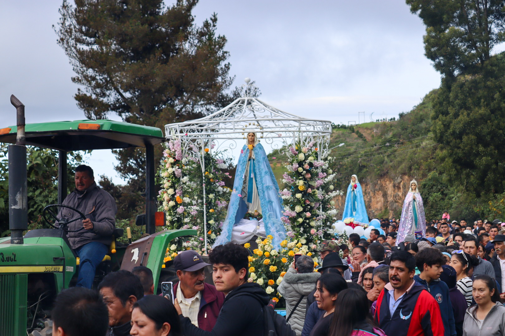 Caminata de fe al Monasterio de Lourdes reúne a más de 2000 peregrinos desde San Miguel