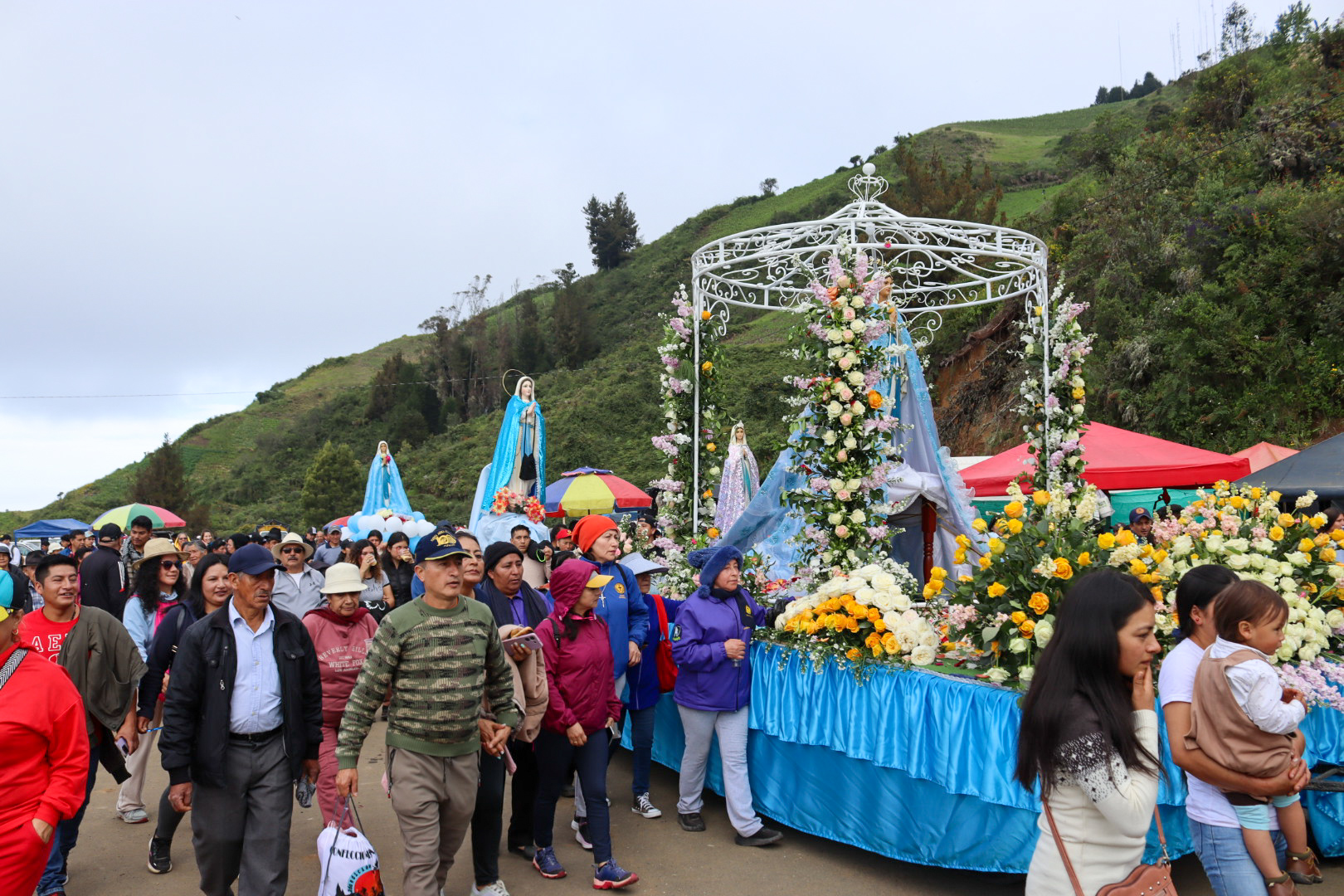 Caminata de fe al Monasterio de Lourdes reúne a más de 2000 peregrinos desde San Miguel