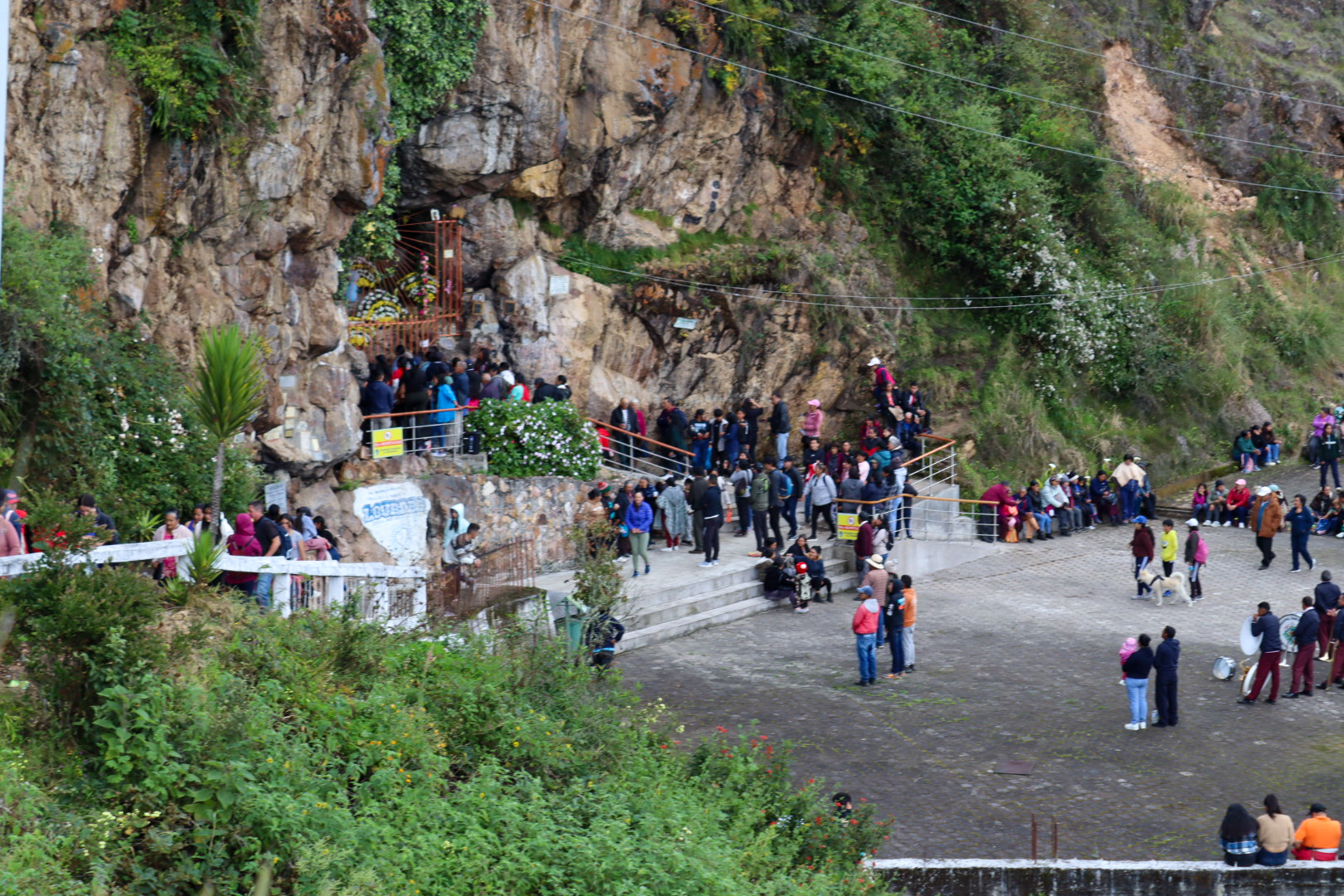 Caminata de fe al Monasterio de Lourdes reúne a más de 2000 peregrinos desde San Miguel