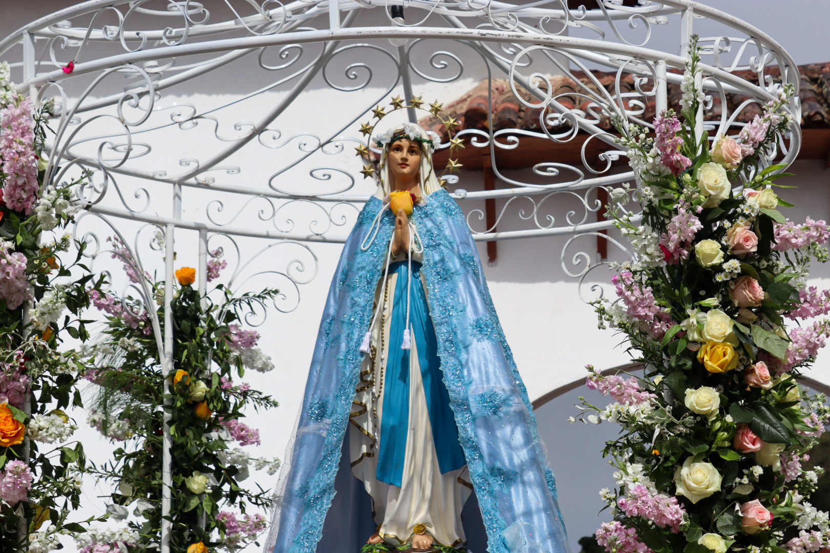 Caminata de fe al Monasterio de Lourdes reúne a más de 2000 peregrinos desde San Miguel