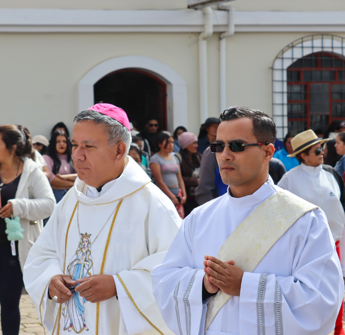 Caminata de fe al Monasterio de Lourdes reúne a más de 2000 peregrinos desde San Miguel.Mons. Hermenegildo Torres Asanza-Diac