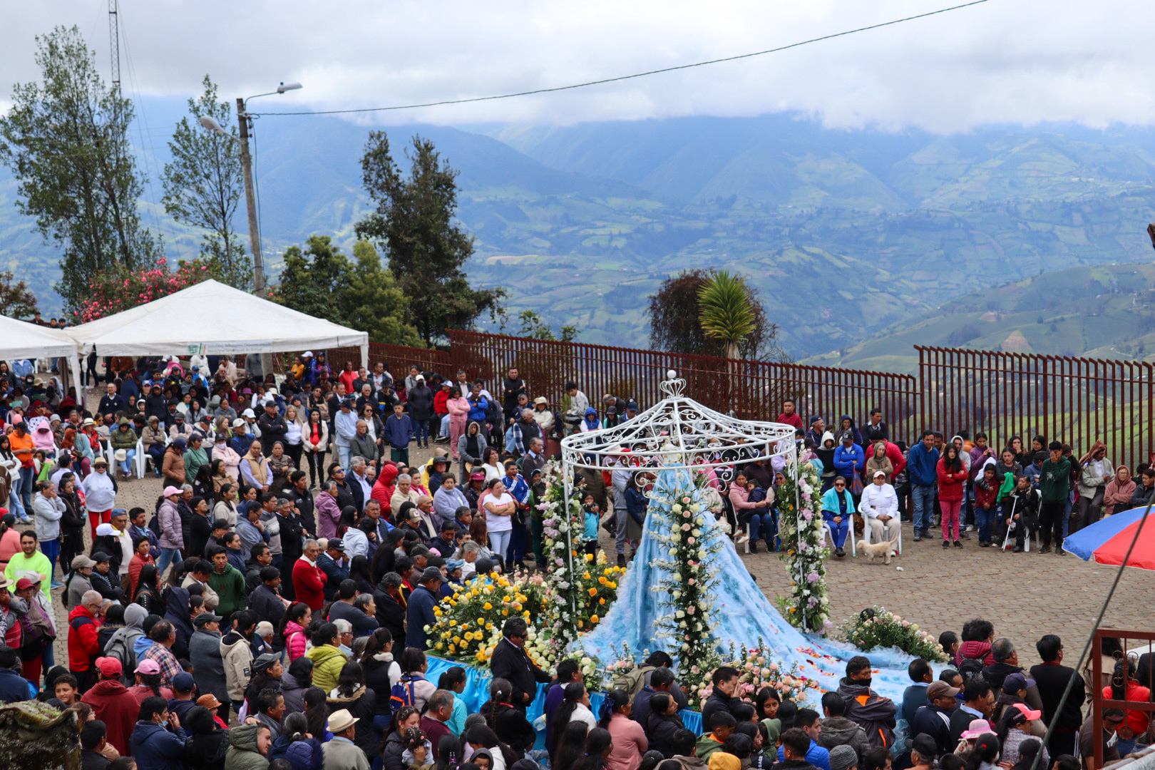 Caminata de fe al Monasterio de Lourdes reúne a más de 2000 peregrinos desde San Miguel