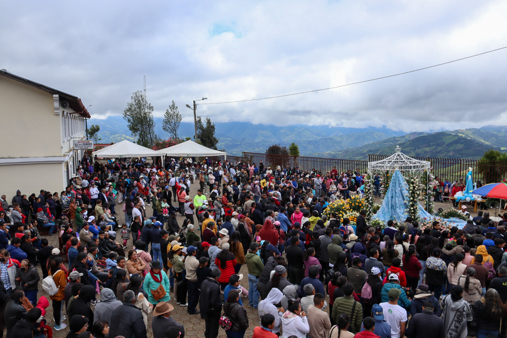 Caminata de fe al Monasterio de Lourdes reúne a más de 2000 peregrinos desde San Miguel