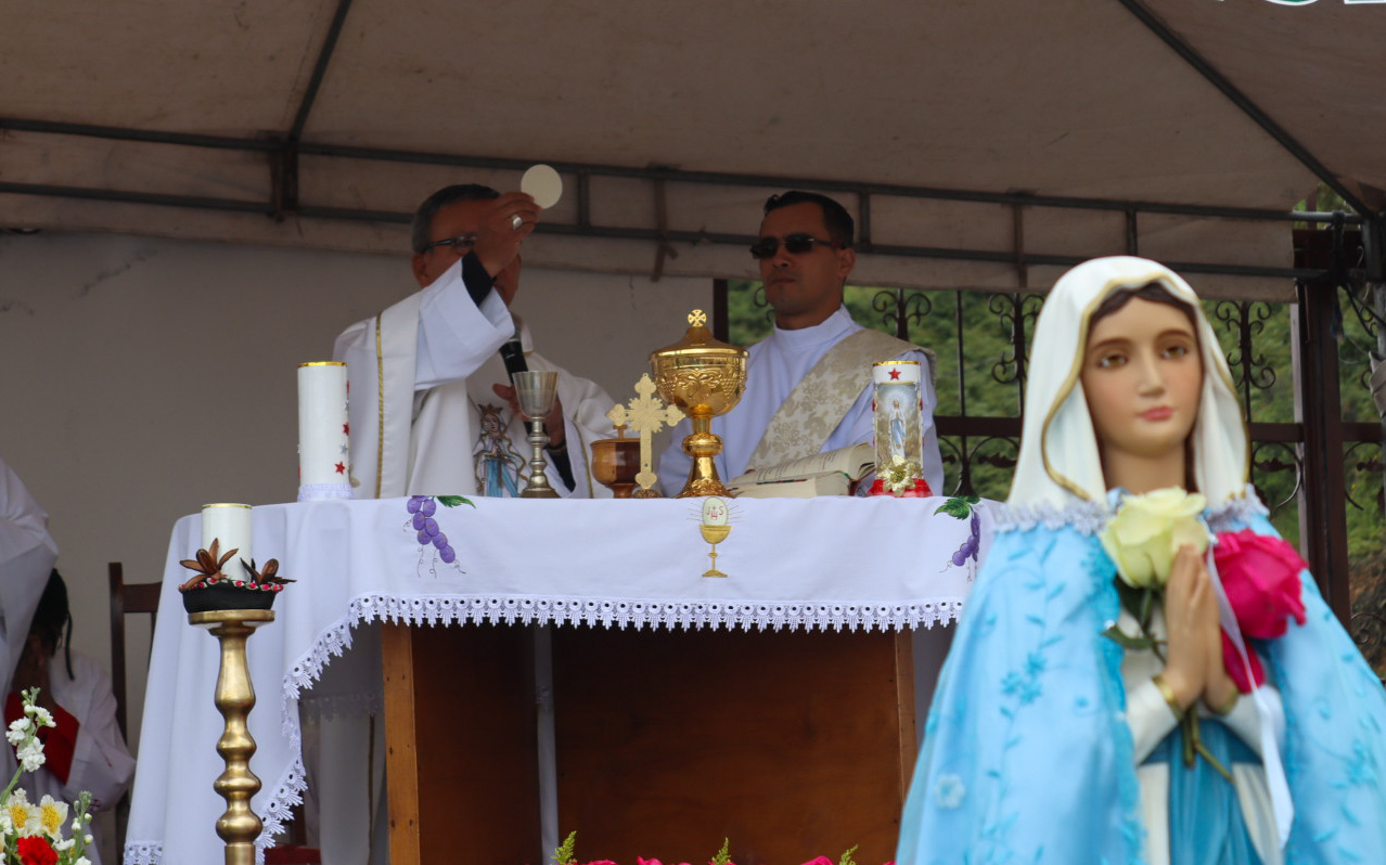 Caminata de fe al Monasterio de Lourdes reúne a más de 2000 peregrinos desde San Miguel