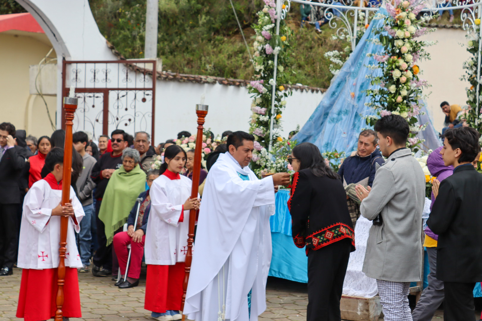 Caminata de fe al Monasterio de Lourdes reúne a más de 2000 peregrinos desde San Miguel