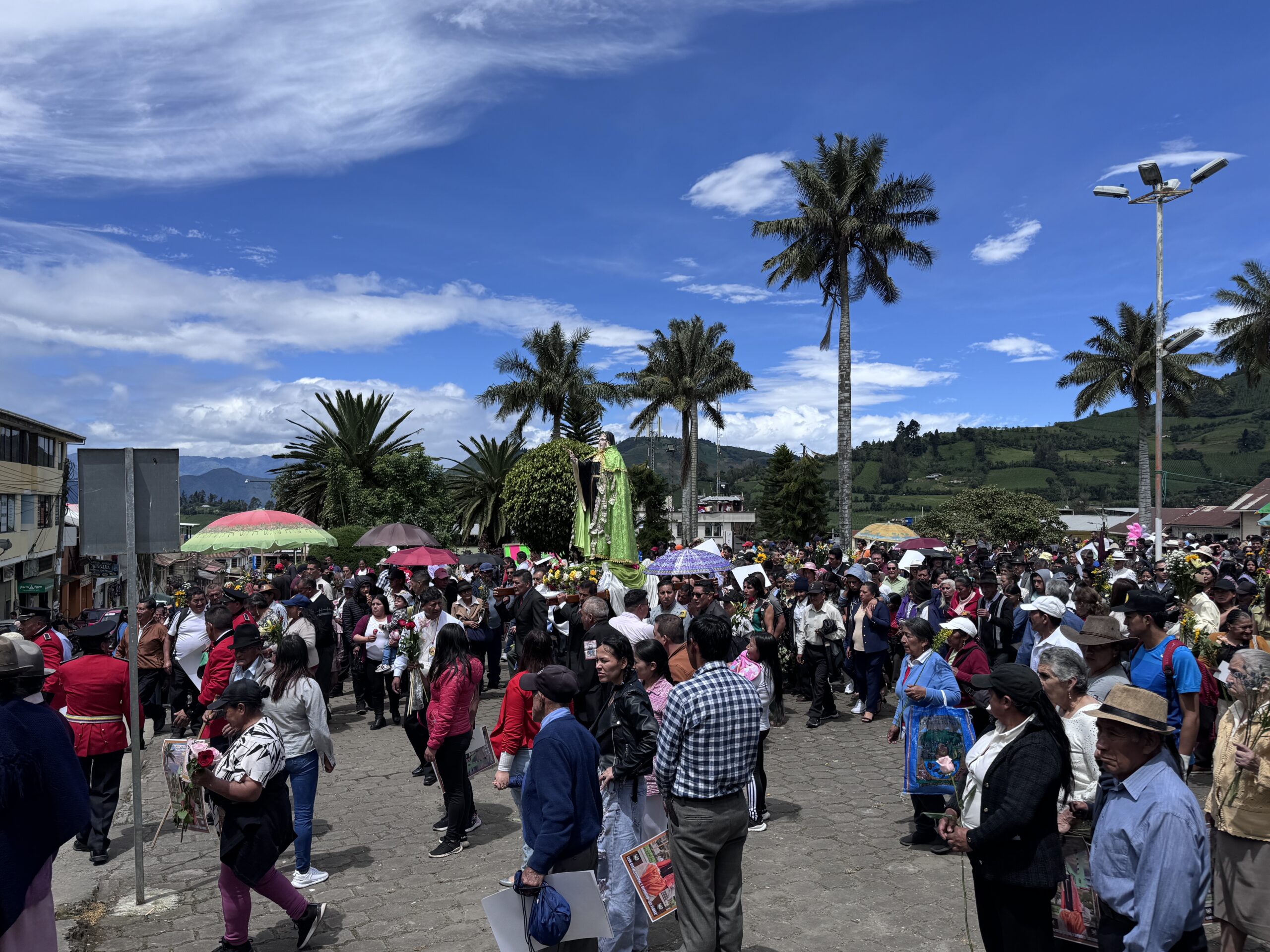 Multitudinaria celebración en honor a Santa Rita de Casia en Chillanes