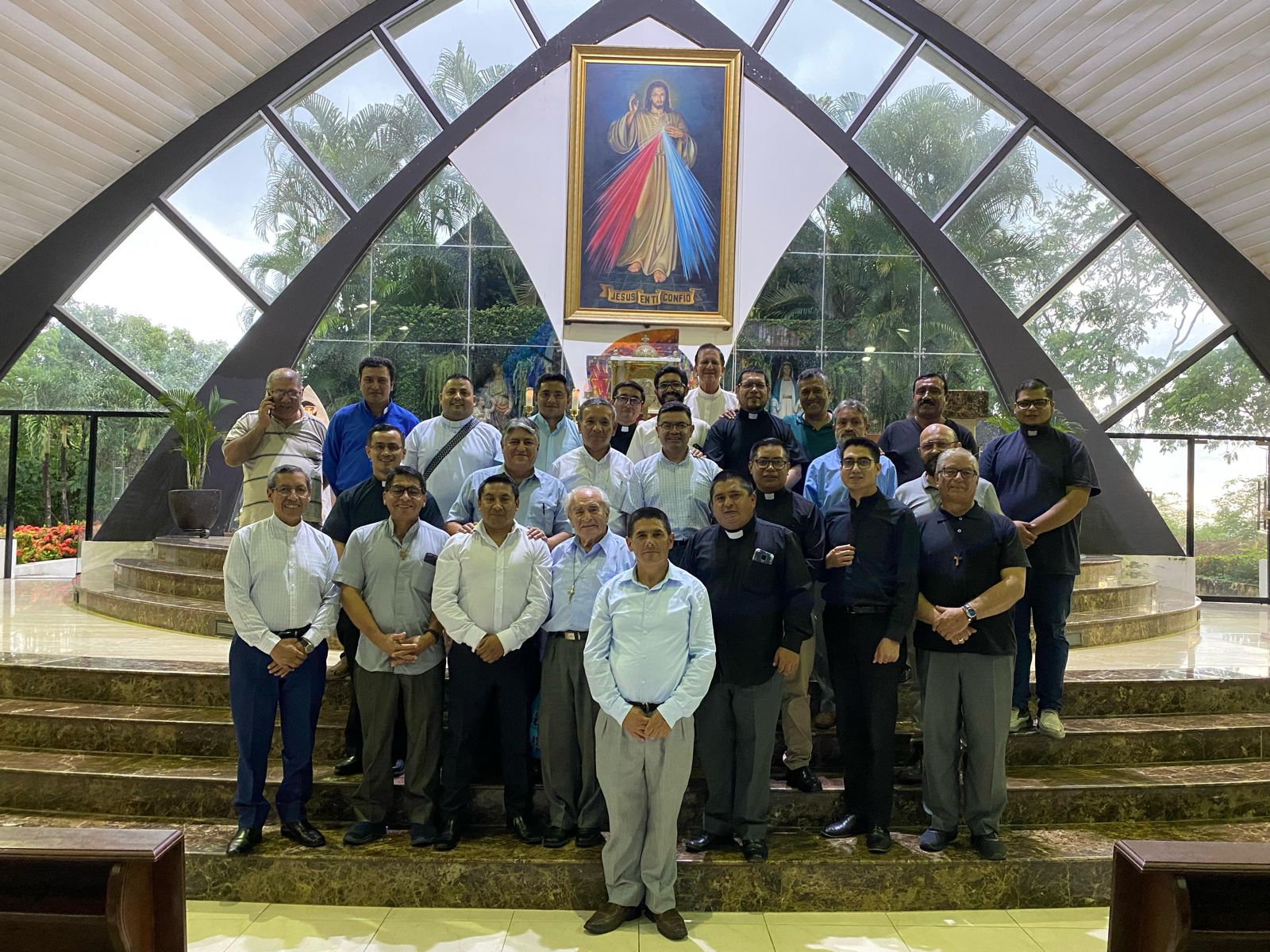 CLERO DE GUARANDA VIVIÓ RETIRO ESPIRITUAL EN GUAYAQUIL