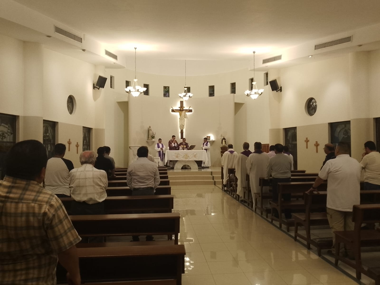 CLERO DE GUARANDA VIVIÓ RETIRO ESPIRITUAL EN GUAYAQUIL