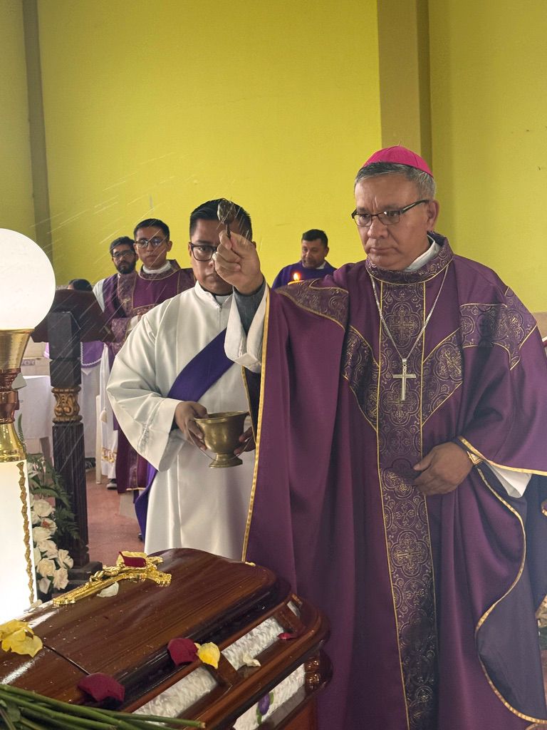 La diócesis de Guaranda se une al dolor del padre César Morejón