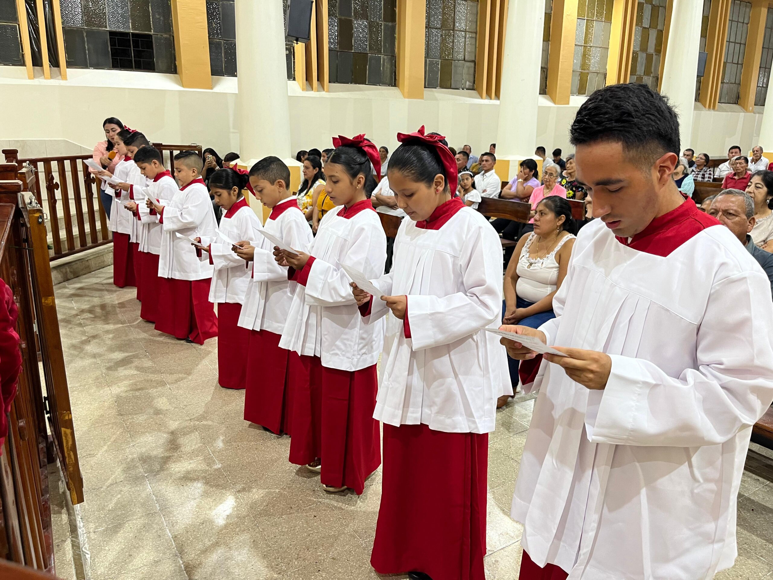 NUEVE NIÑOS SE INSTITUYERON COMO MONAGUILLOS EN LA PARROQUIA SAN VICENTE FERRER DE ECHEANDÍA