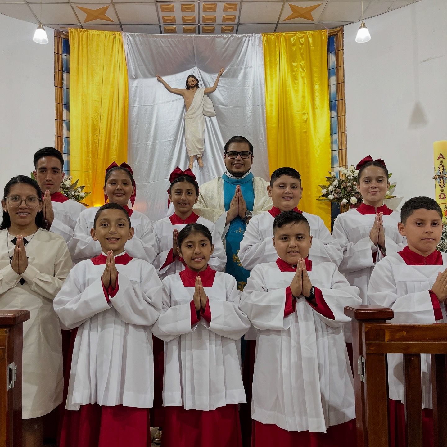 NUEVE NIÑOS SE INSTITUYERON COMO MONAGUILLOS EN LA PARROQUIA SAN VICENTE FERRER DE ECHEANDÍA