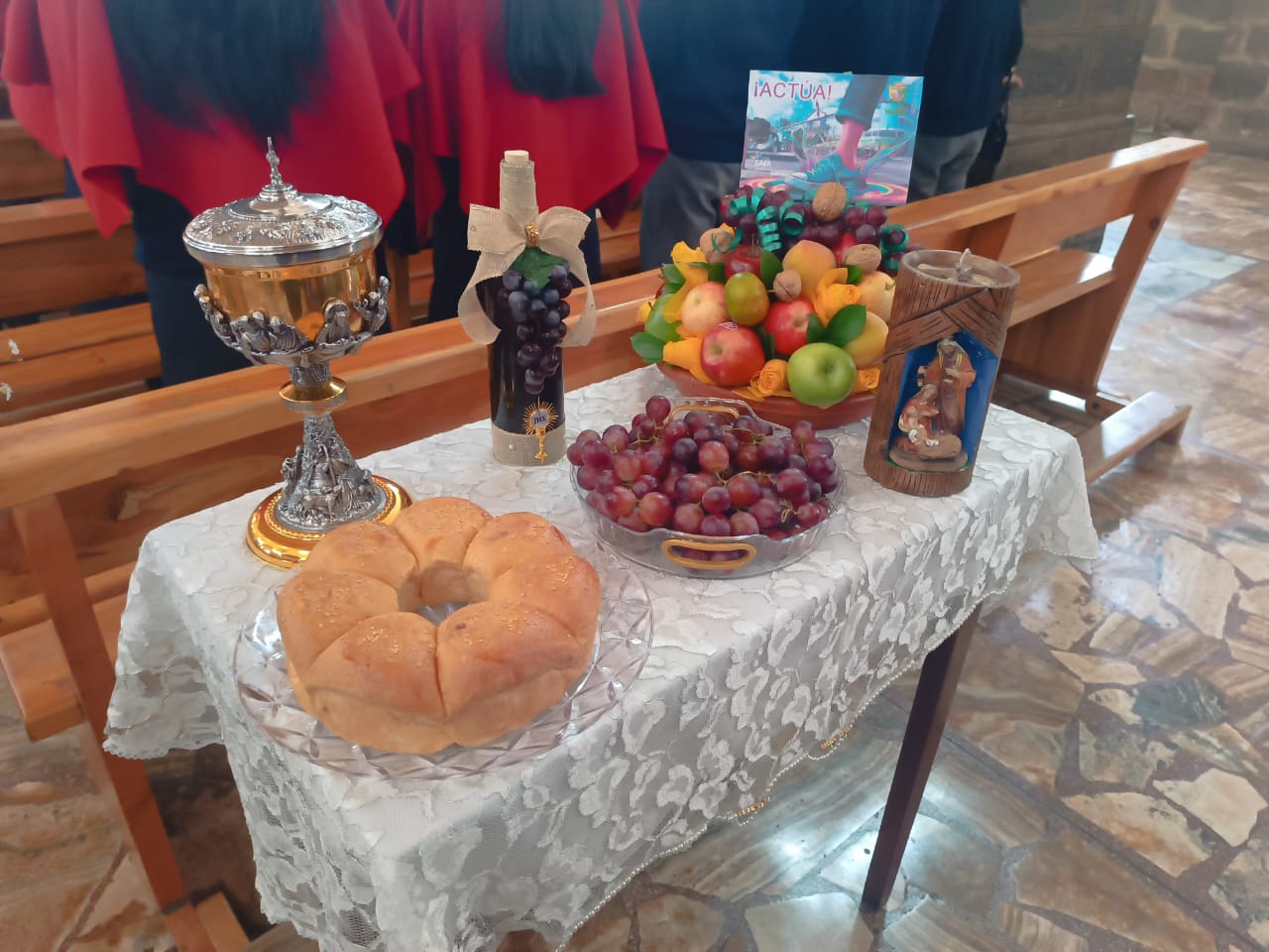 Celebración de las Fiestas de la Unidad Educativa Verbo Divino en la Catedral de Guaranda