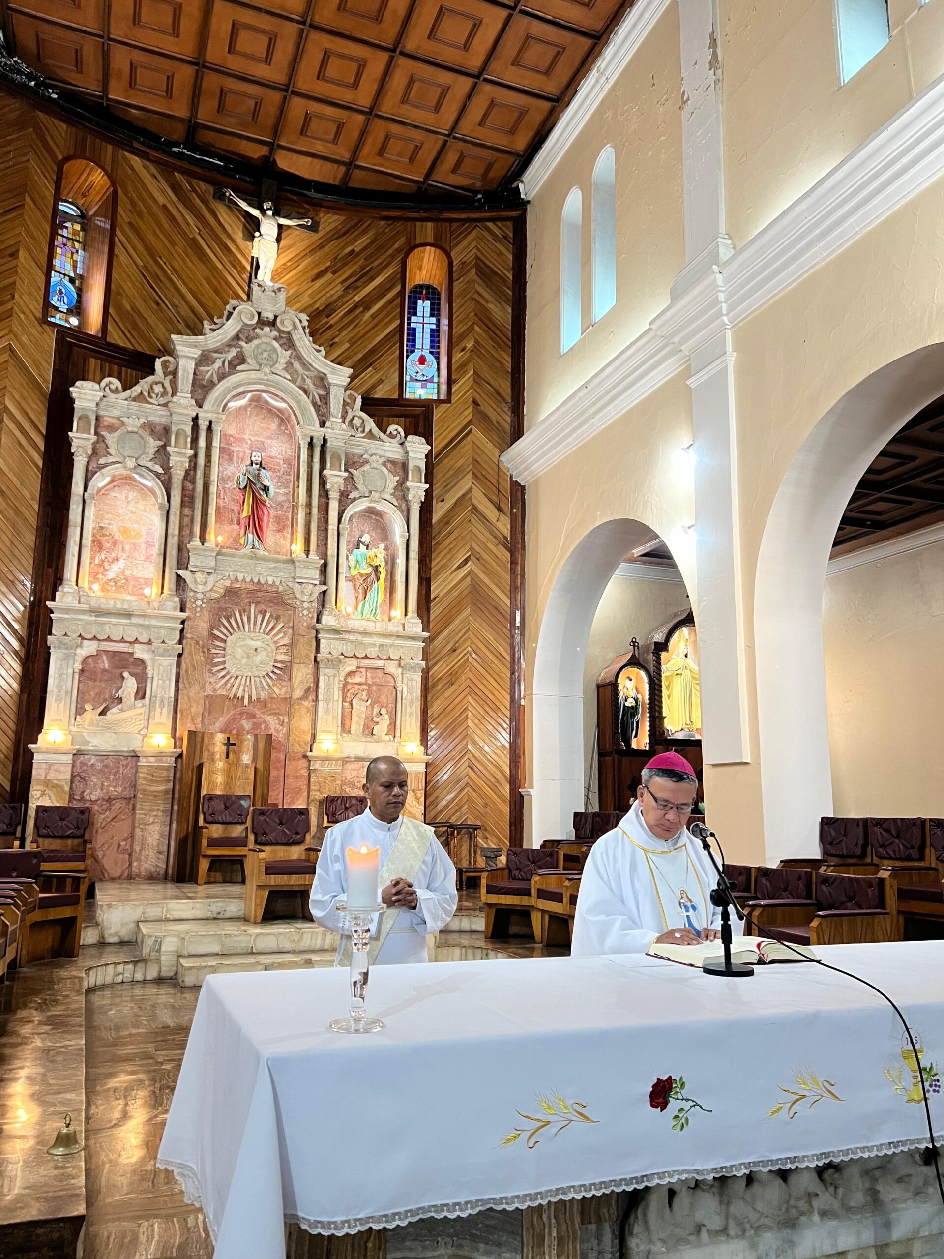 Guaranda despide el Mes de María con fervor: Rosario de la Aurora y Misa presidida por Monseñor Hermenegildo Torres Asanza