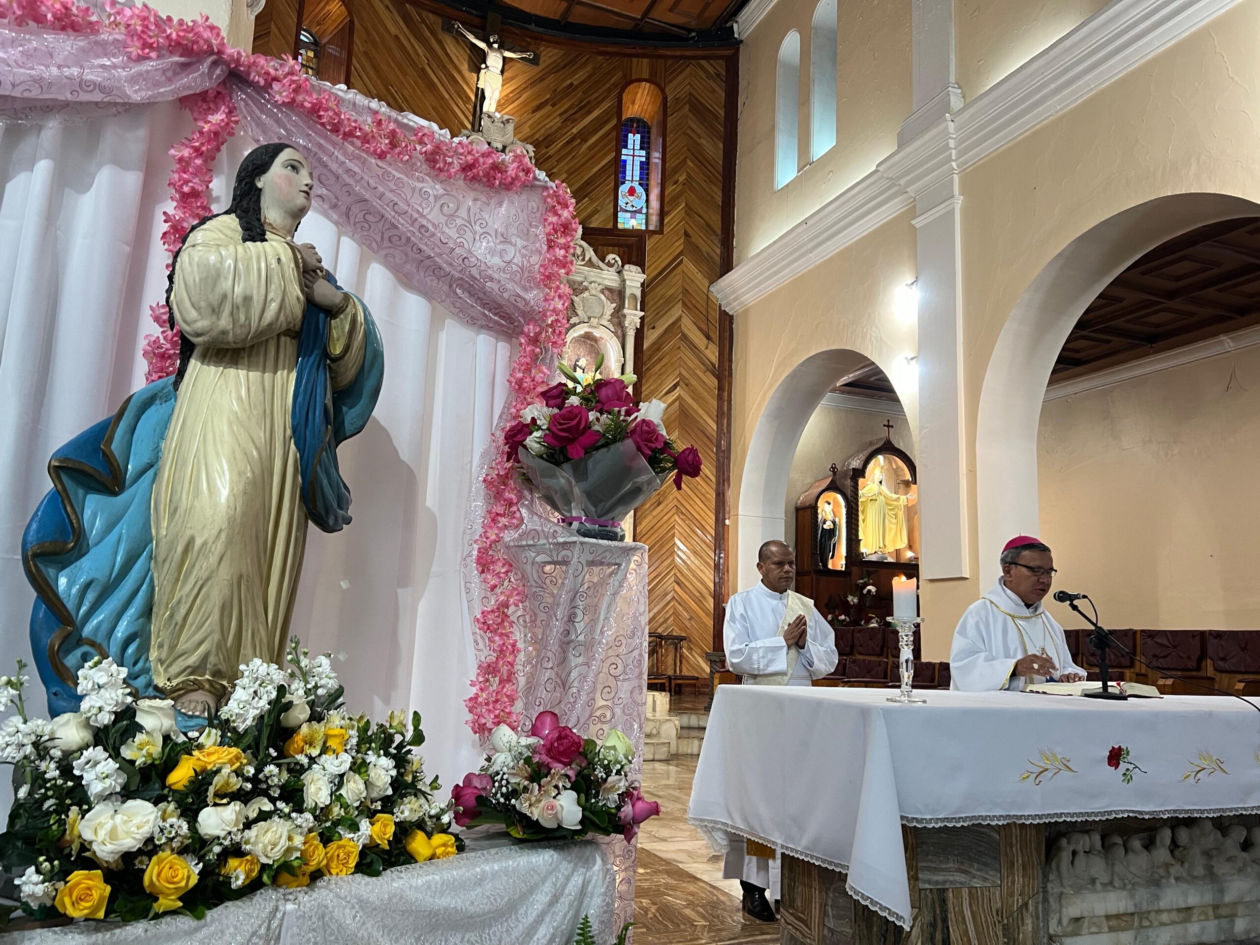 Guaranda despide el Mes de María con fervor: Rosario de la Aurora y Misa presidida por Monseñor Hermenegildo Torres Asanza