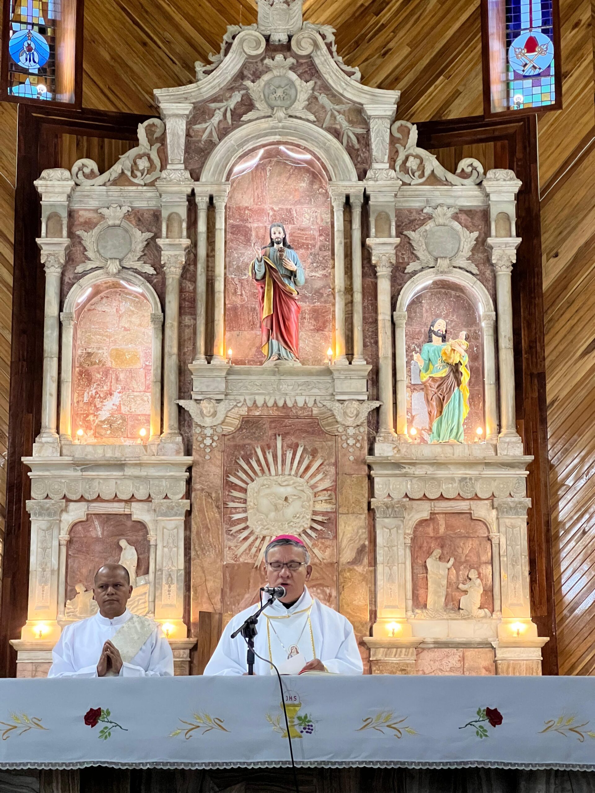 Guaranda despide el Mes de María con fervor: Rosario de la Aurora y Misa presidida por Monseñor Hermenegildo Torres Asanza