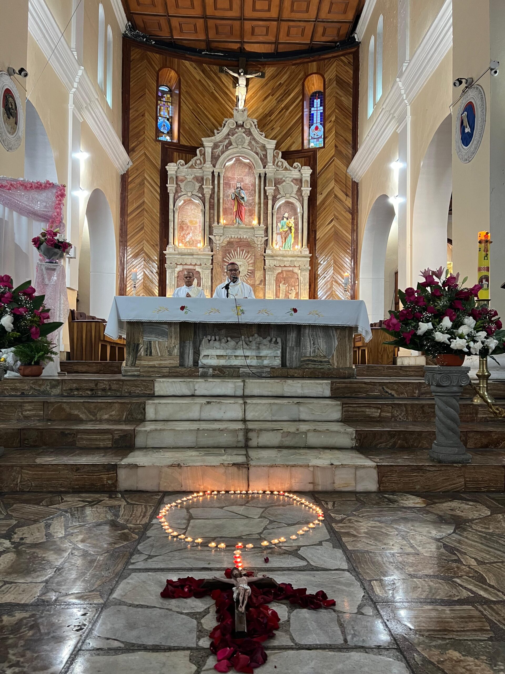 Guaranda despide el Mes de María con fervor: Rosario de la Aurora y Misa presidida por Monseñor Hermenegildo Torres Asanza