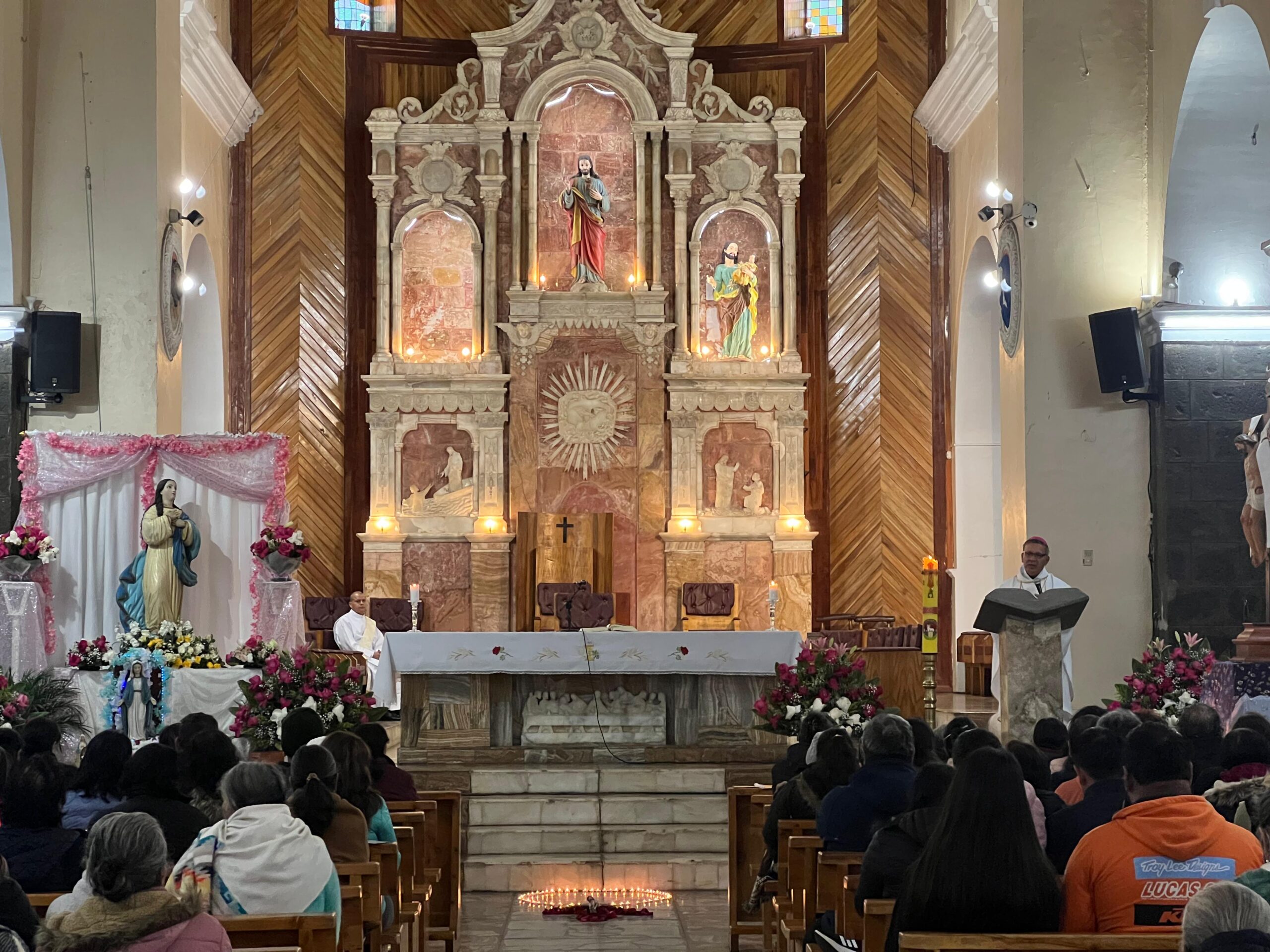 Guaranda despide el Mes de María con fervor: Rosario de la Aurora y Misa presidida por Monseñor Hermenegildo Torres Asanza