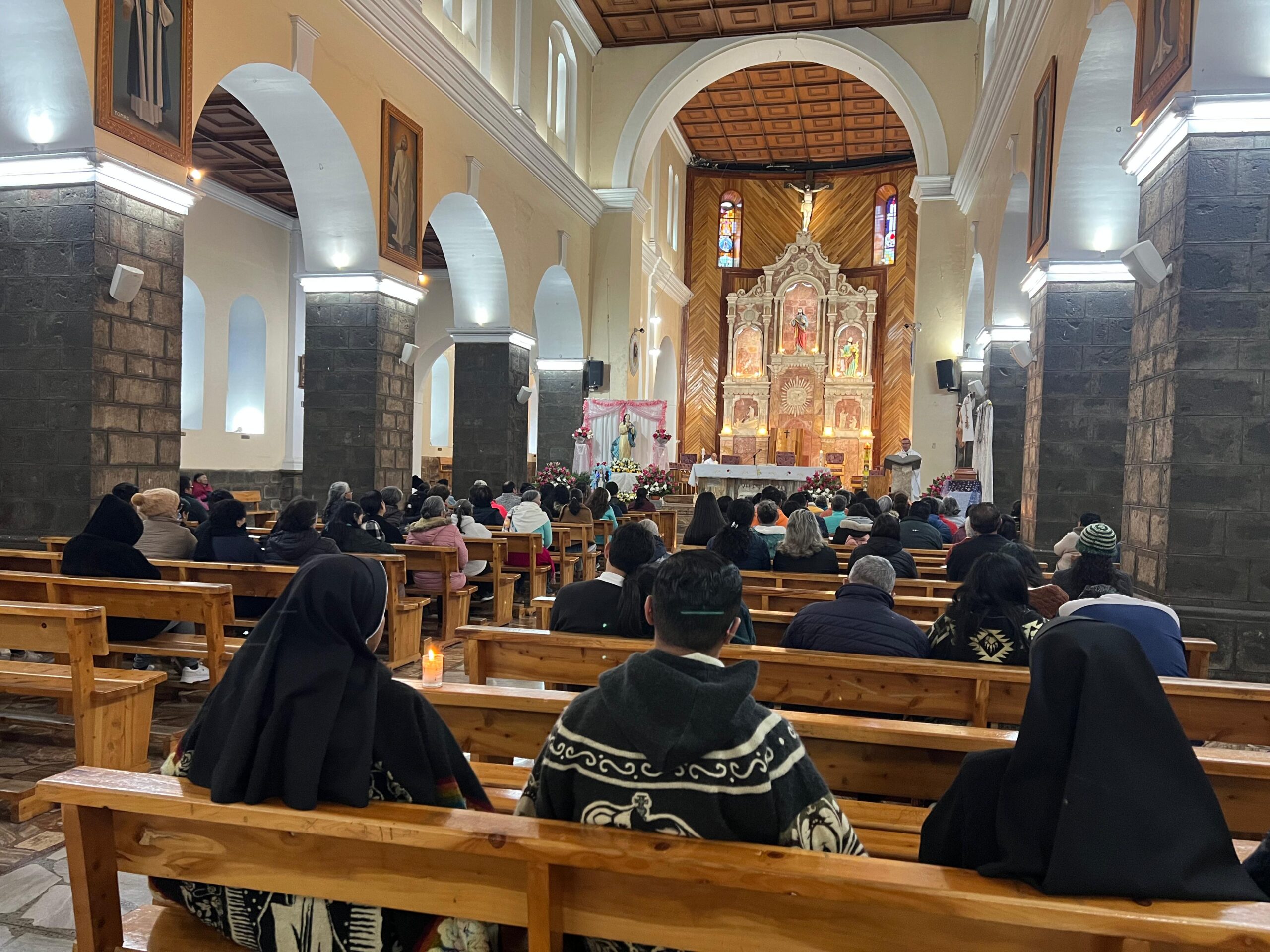 Guaranda despide el Mes de María con fervor: Rosario de la Aurora y Misa presidida por Monseñor Hermenegildo Torres Asanza