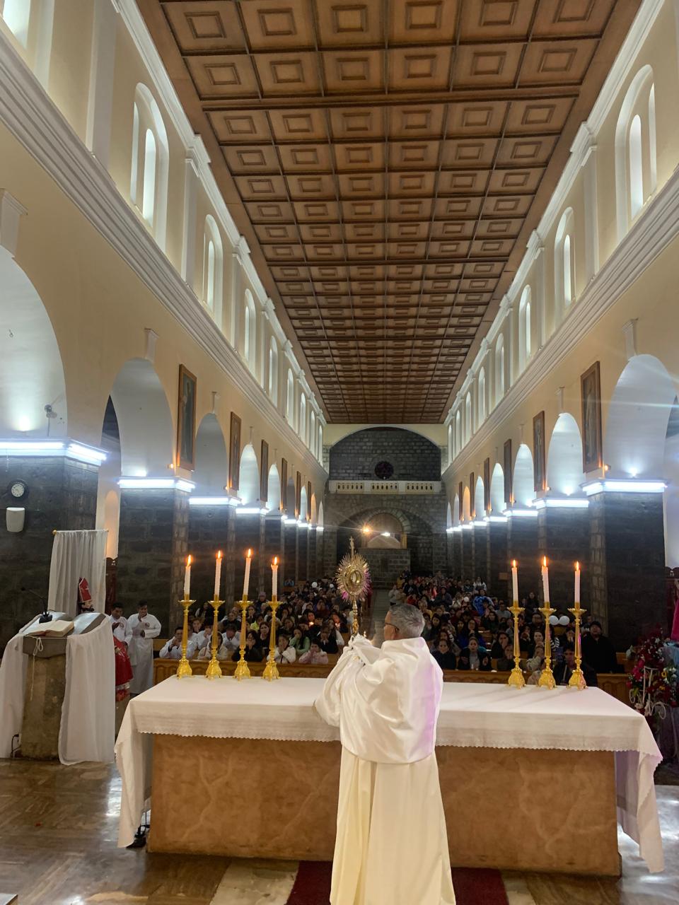 Guaranda celebró la Solemnidad de Corpus Christi con una luminosa procesión eucarística