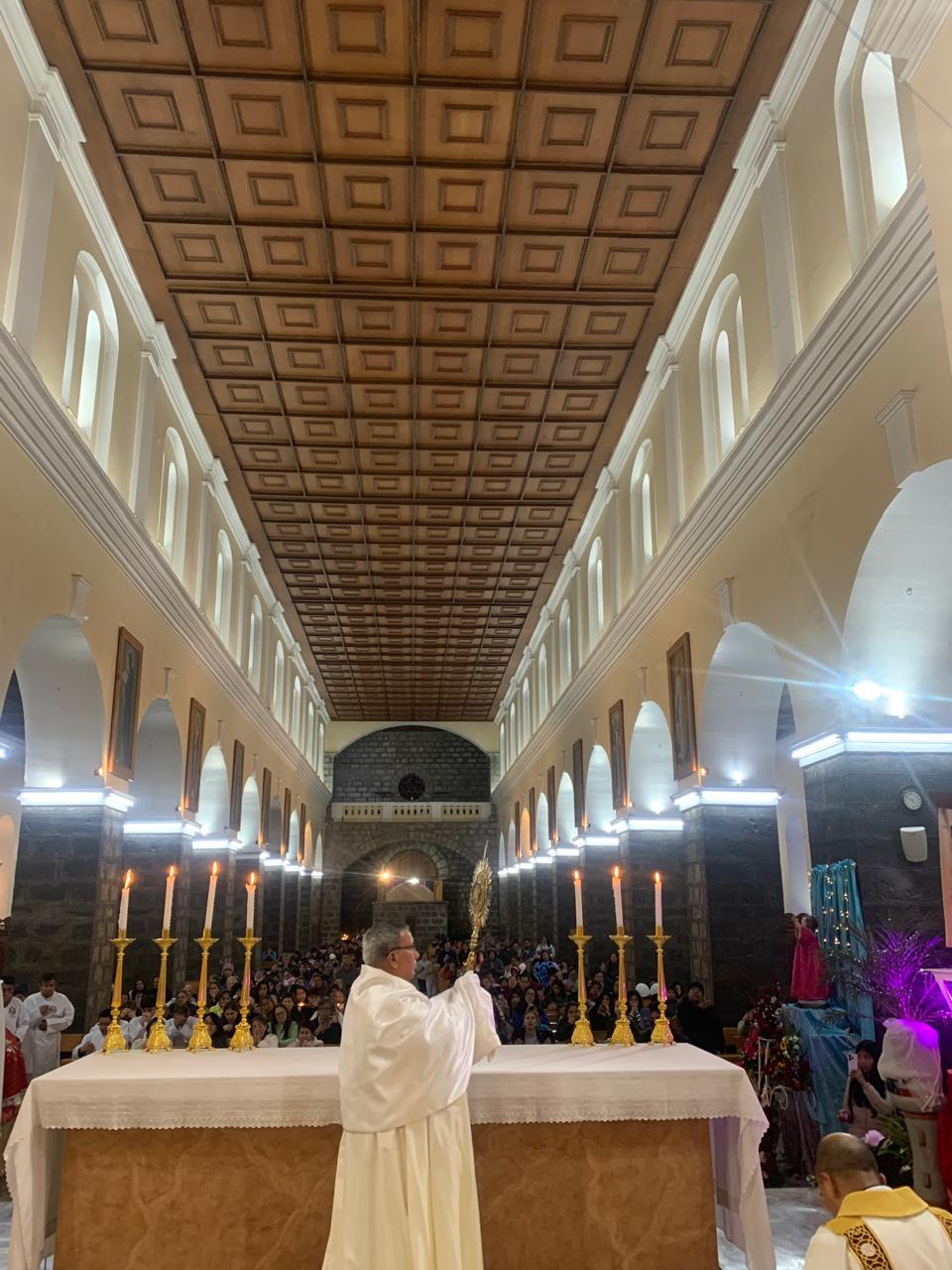 Guaranda celebró la Solemnidad de Corpus Christi con una luminosa procesión eucarística