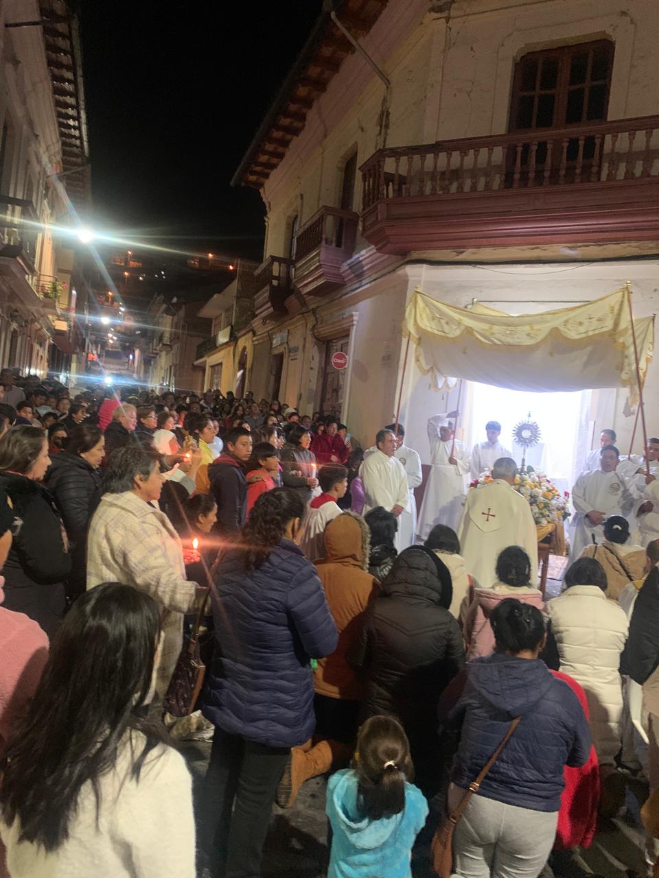 Guaranda celebró la Solemnidad de Corpus Christi con una luminosa procesión eucarística