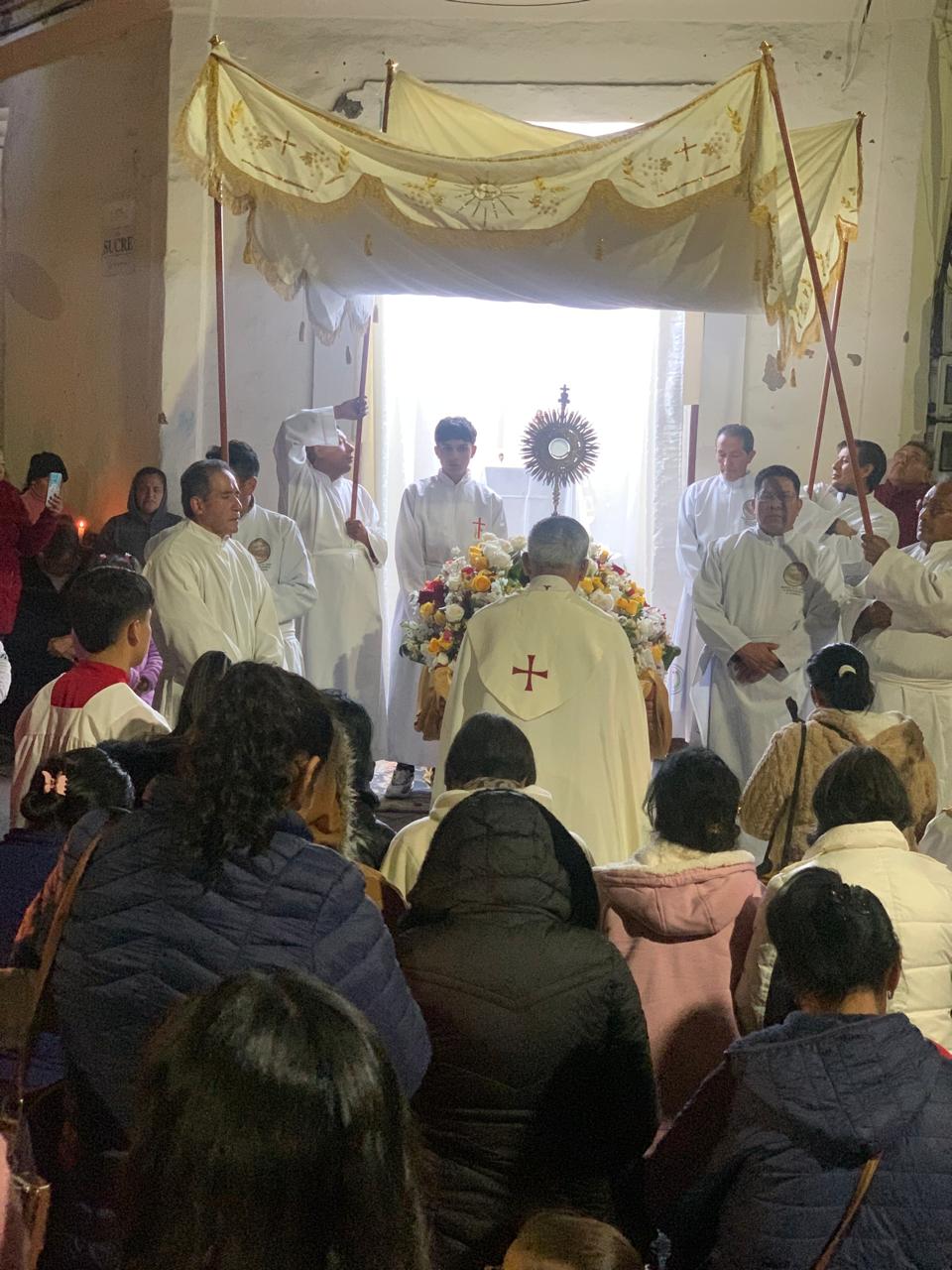 Guaranda celebró la Solemnidad de Corpus Christi con una luminosa procesión eucarística