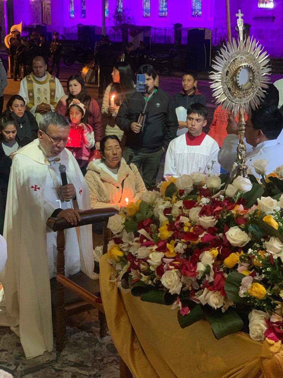 Guaranda celebró la Solemnidad de Corpus Christi con una luminosa procesión eucarística