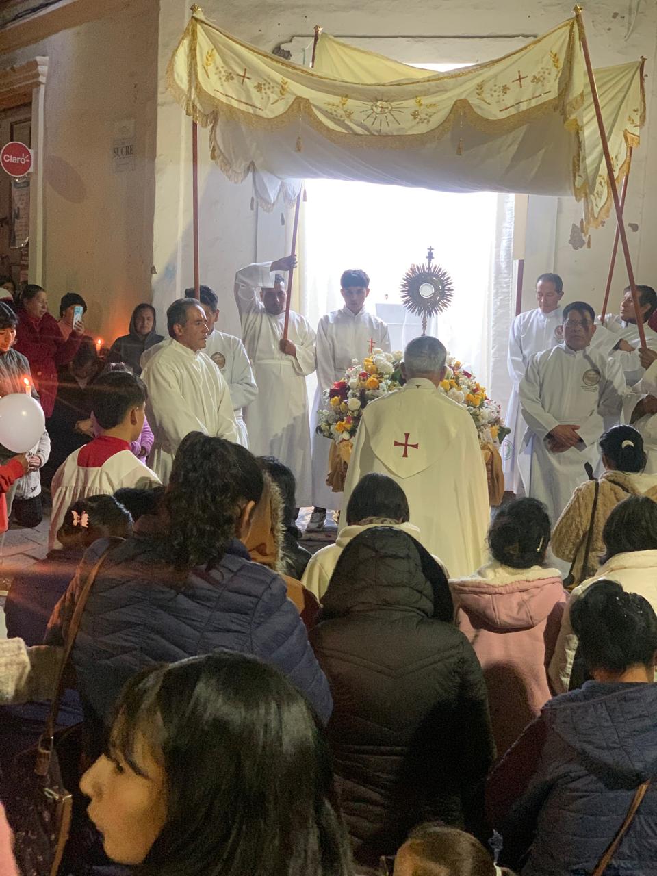 Guaranda celebró la Solemnidad de Corpus Christi con una luminosa procesión eucarística