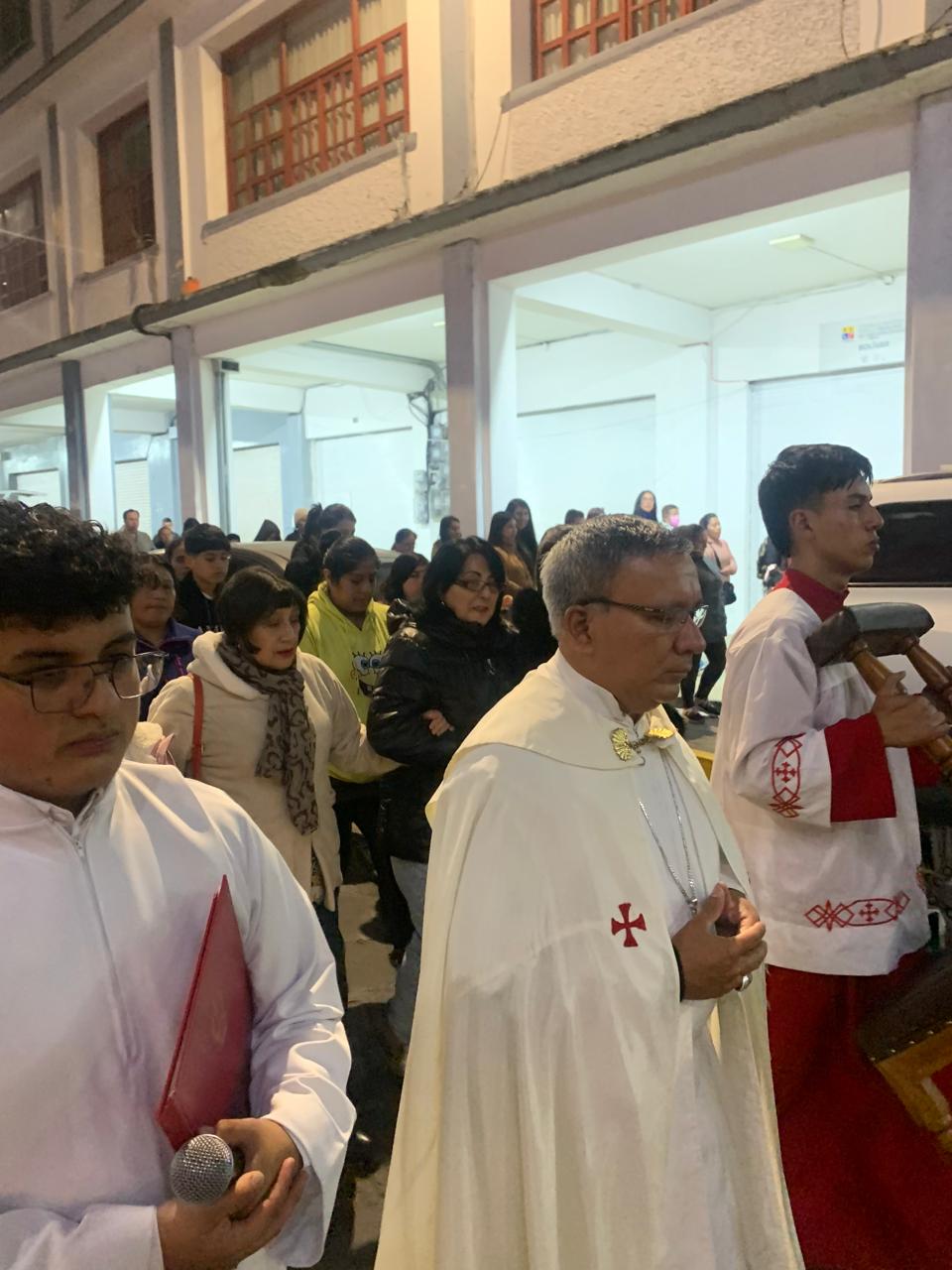 Guaranda celebró la Solemnidad de Corpus Christi con una luminosa procesión eucarística