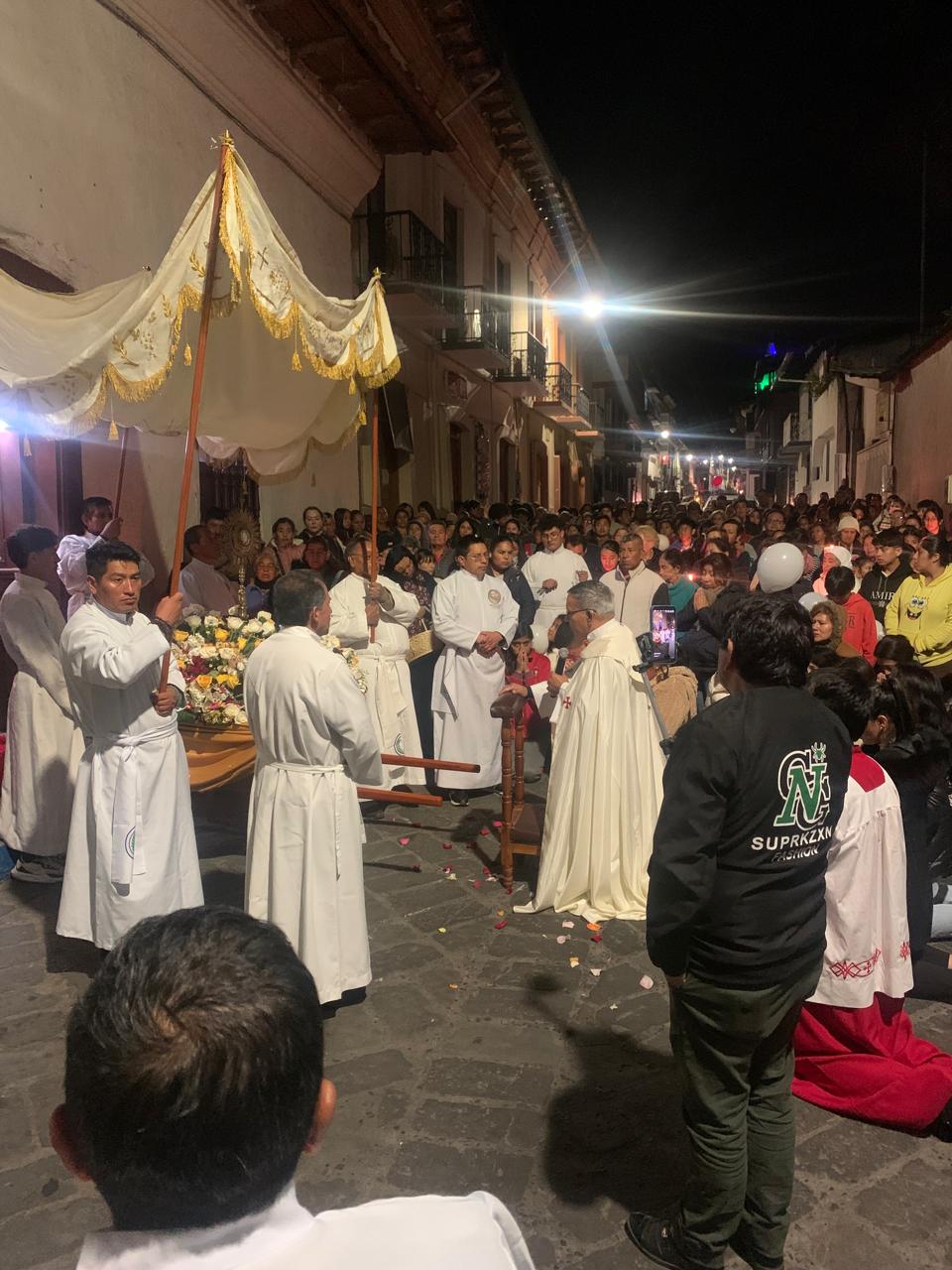 Guaranda celebró la Solemnidad de Corpus Christi con una luminosa procesión eucarística