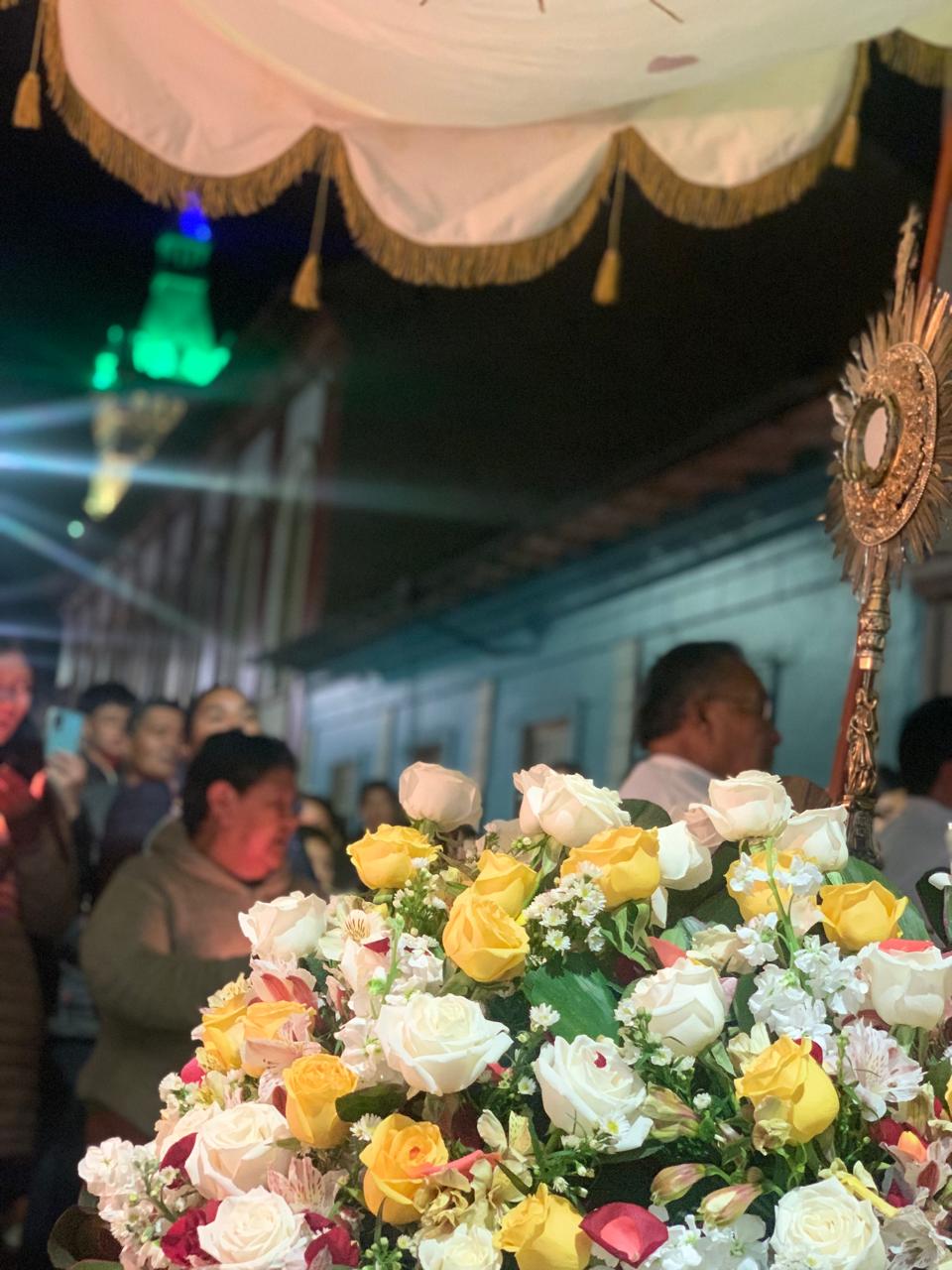 Guaranda celebró la Solemnidad de Corpus Christi con una luminosa procesión eucarística