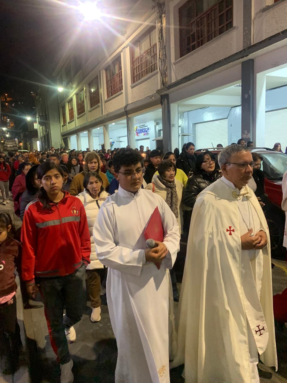 Guaranda celebró la Solemnidad de Corpus Christi con una luminosa procesión eucarística