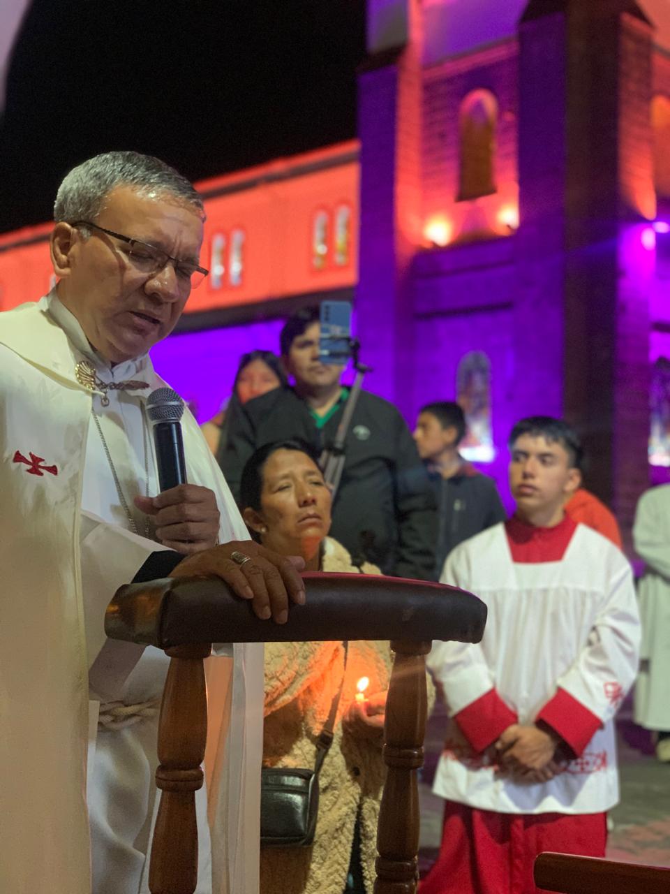 Guaranda celebró la Solemnidad de Corpus Christi con una luminosa procesión eucarística