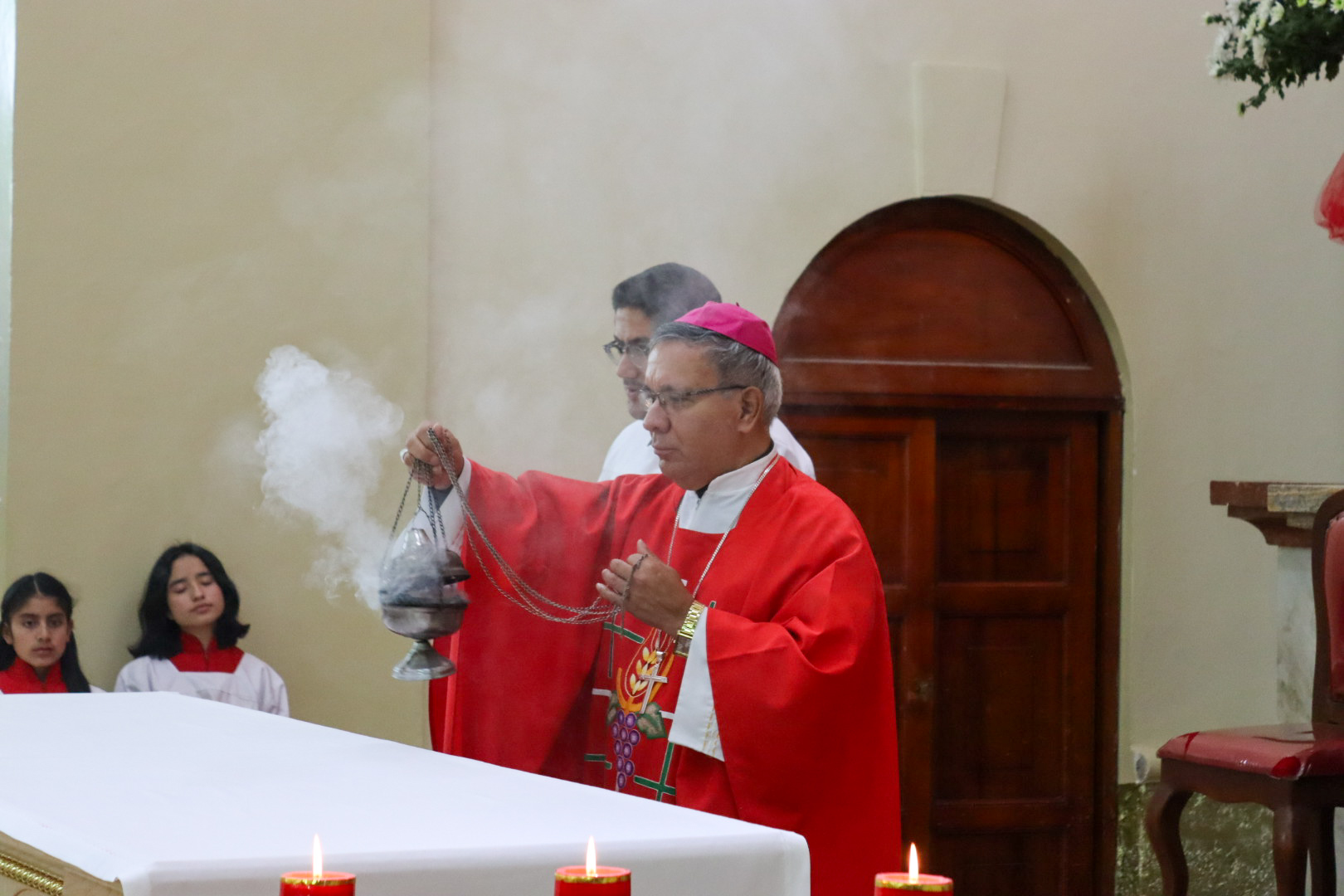 El Espíritu Santo en medio de su pueblo: 61 adolescentes fueron confirmados en la parroquia Arcángel San Miguel
