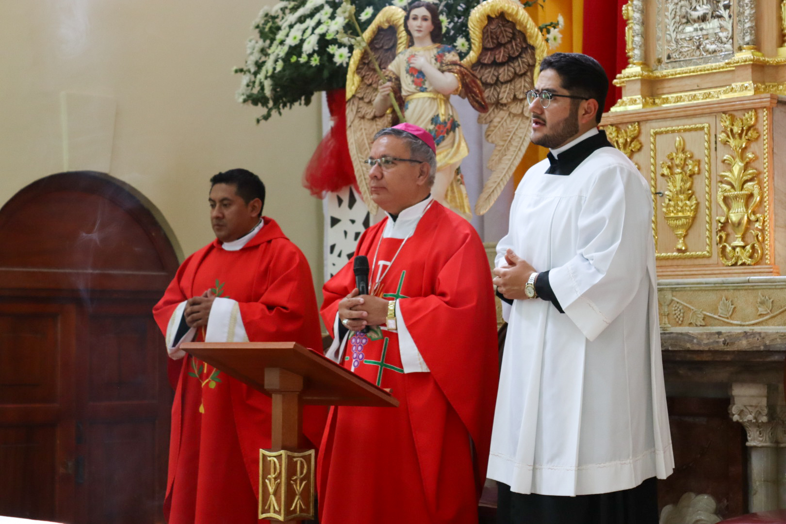 El Espíritu Santo en medio de su pueblo: 61 adolescentes fueron confirmados en la parroquia Arcángel San Miguel