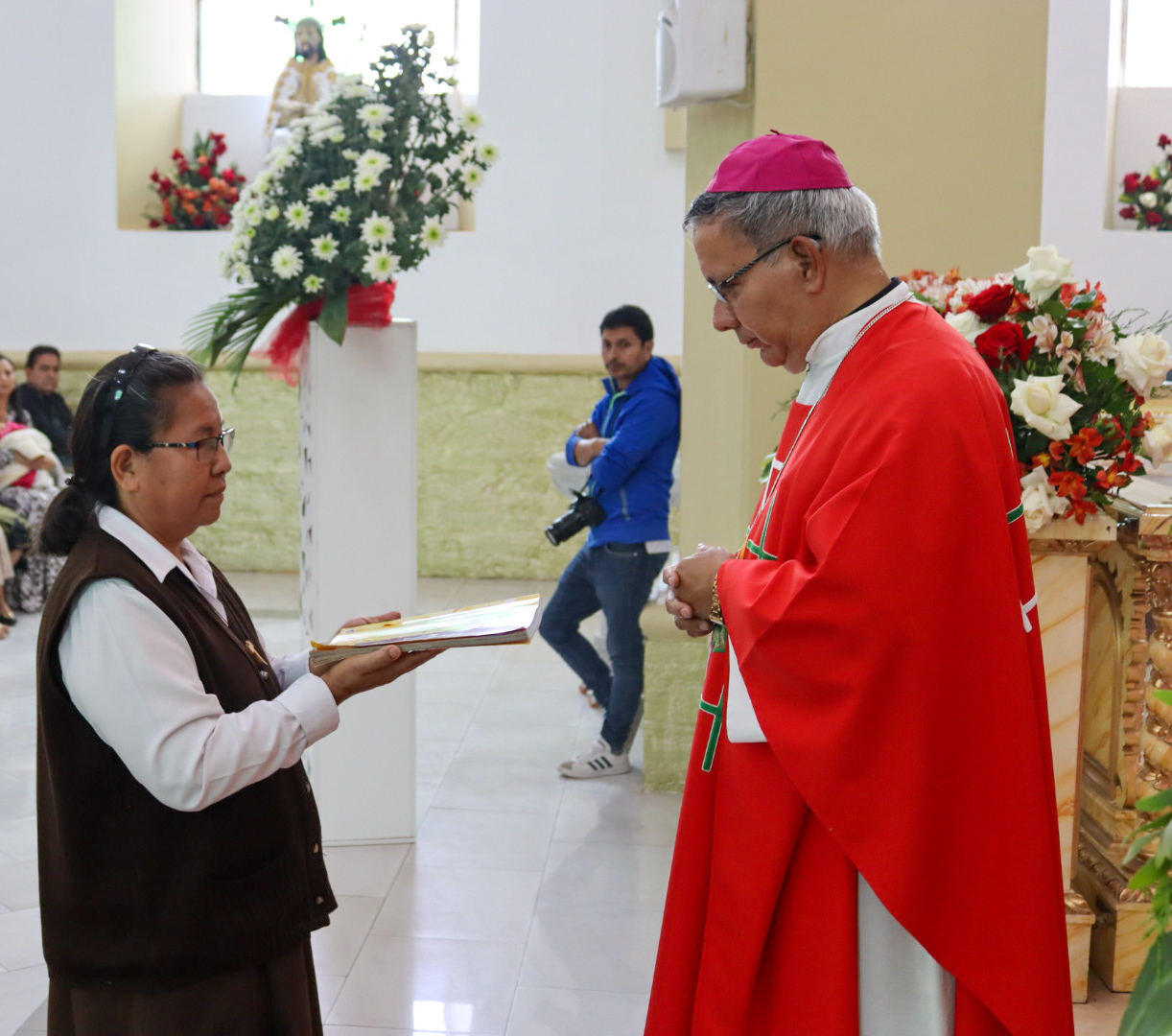 El Espíritu Santo en medio de su pueblo: 61 adolescentes fueron confirmados en la parroquia Arcángel San Miguel