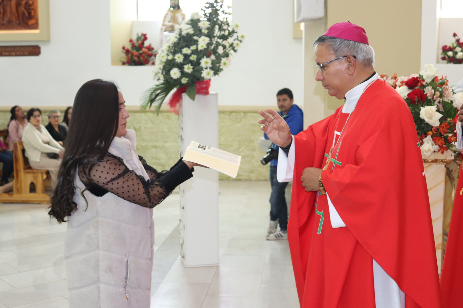 El Espíritu Santo en medio de su pueblo: 61 adolescentes fueron confirmados en la parroquia Arcángel San Miguel