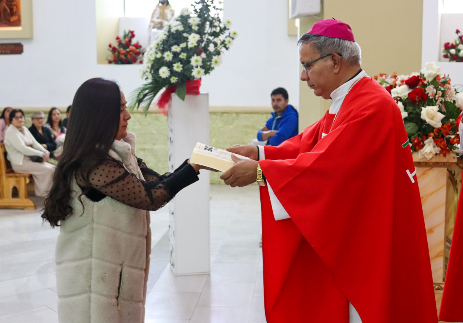 El Espíritu Santo en medio de su pueblo: 61 adolescentes fueron confirmados en la parroquia Arcángel San Miguel