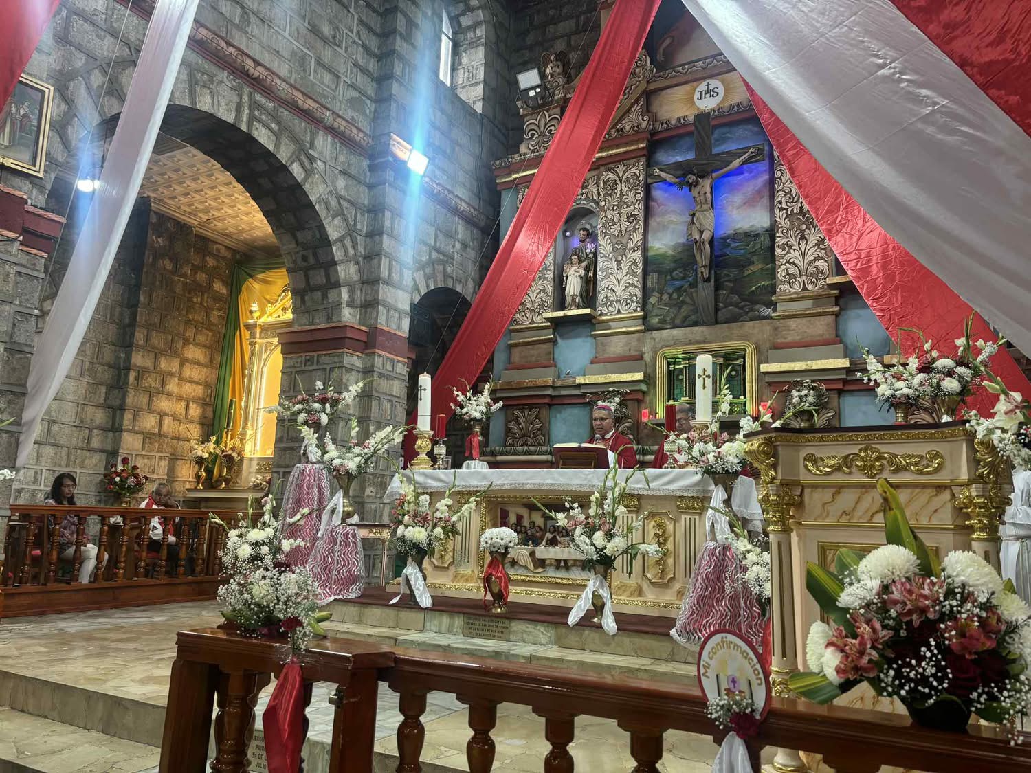 Jóvenes de la parroquia San José de Chimbo recibieron el sacramento de la Confirmación en el Santuario Señor de la Divina Justicia