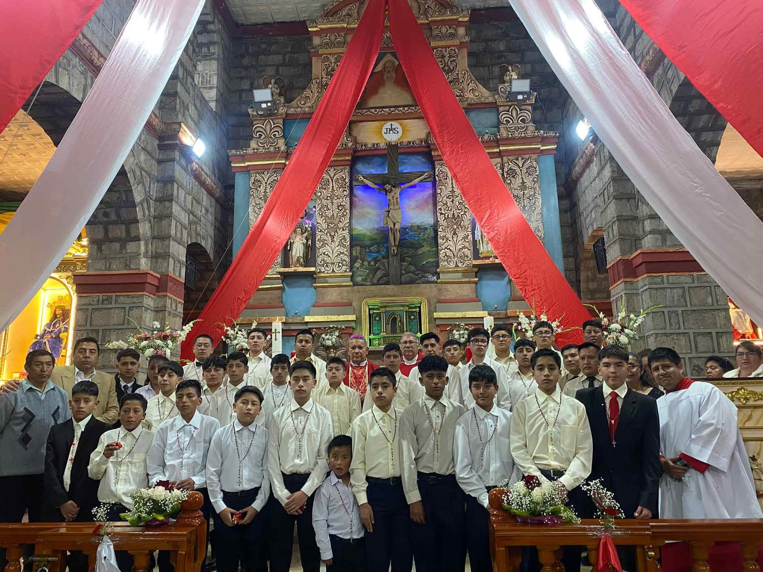 Jóvenes de la parroquia San José de Chimbo recibieron el sacramento de la Confirmación en el Santuario Señor de la Divina Justicia