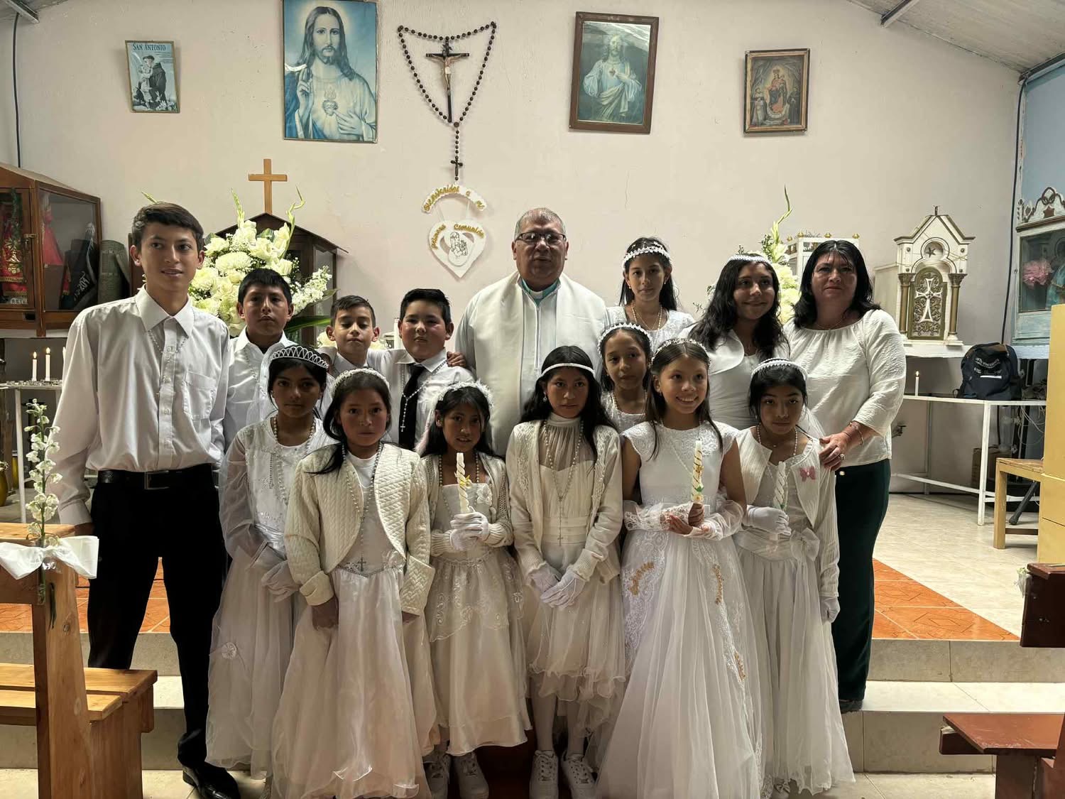 Niños de la parroquia San José de Chimbo recibieron por primera vez a Jesús Eucaristía