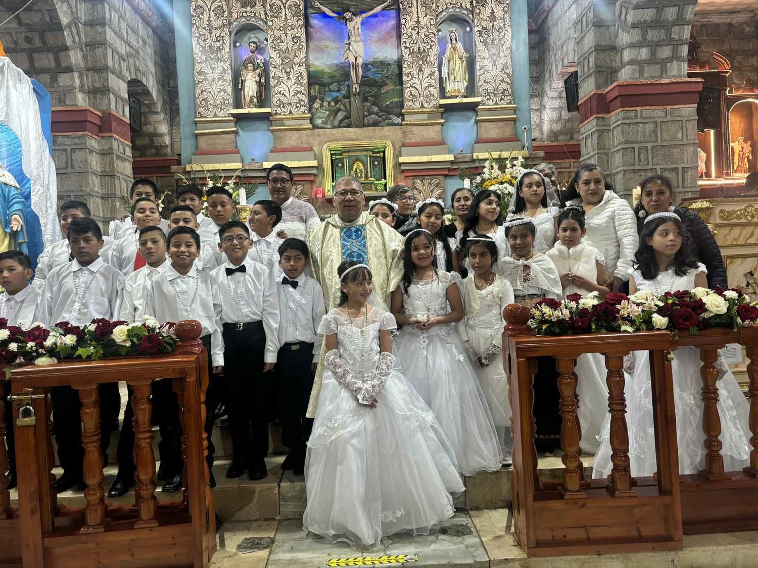 Niños de la parroquia San José de Chimbo recibieron por primera vez a Jesús Eucaristía