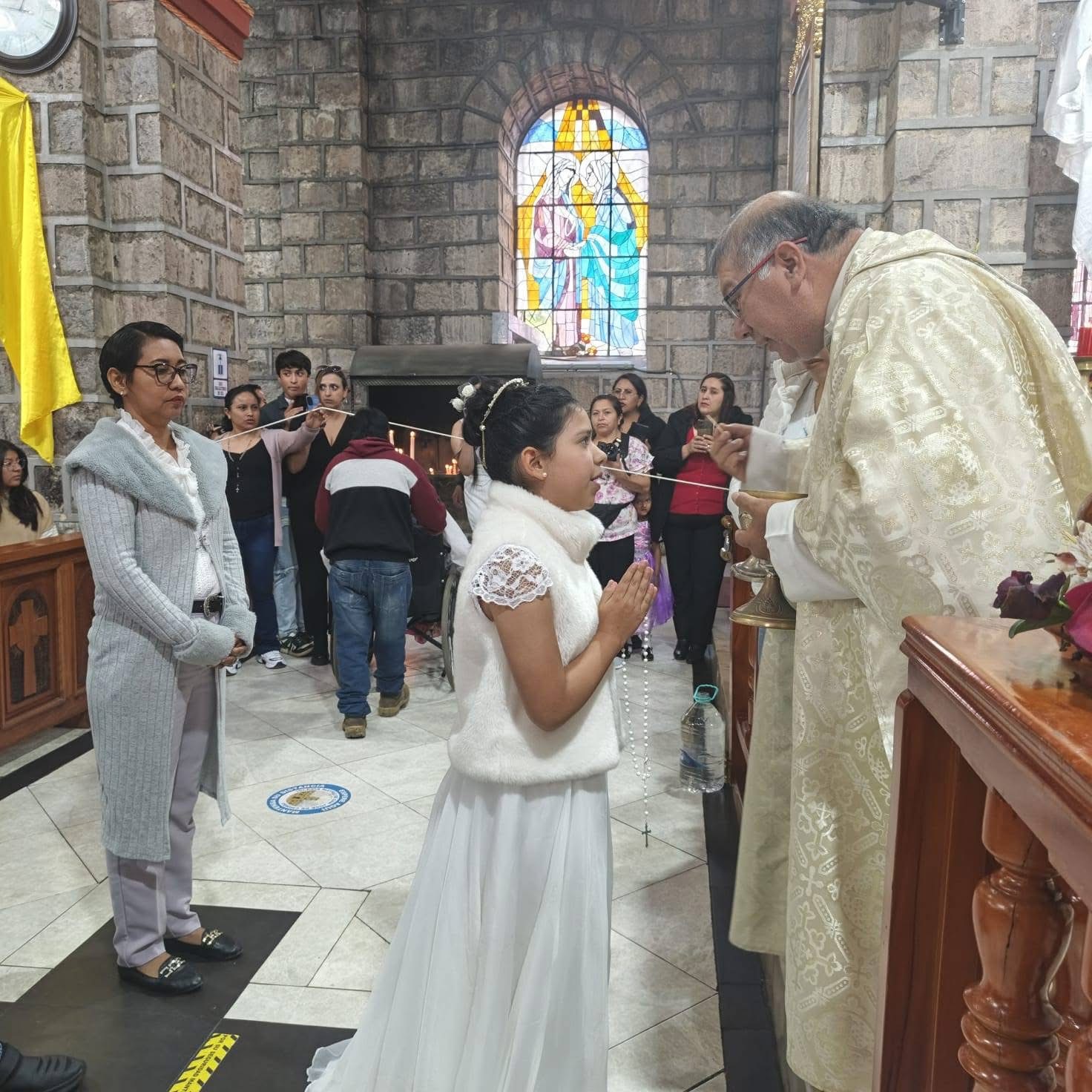Niños de la parroquia San José de Chimbo recibieron por primera vez a Jesús Eucaristía