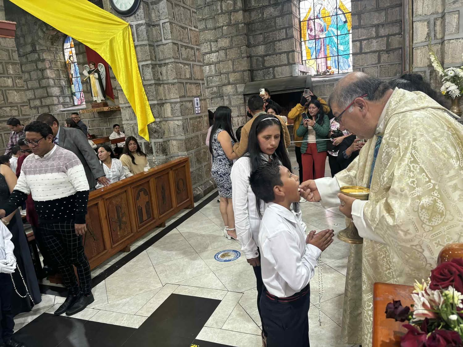 Niños de la parroquia San José de Chimbo recibieron por primera vez a Jesús Eucaristía