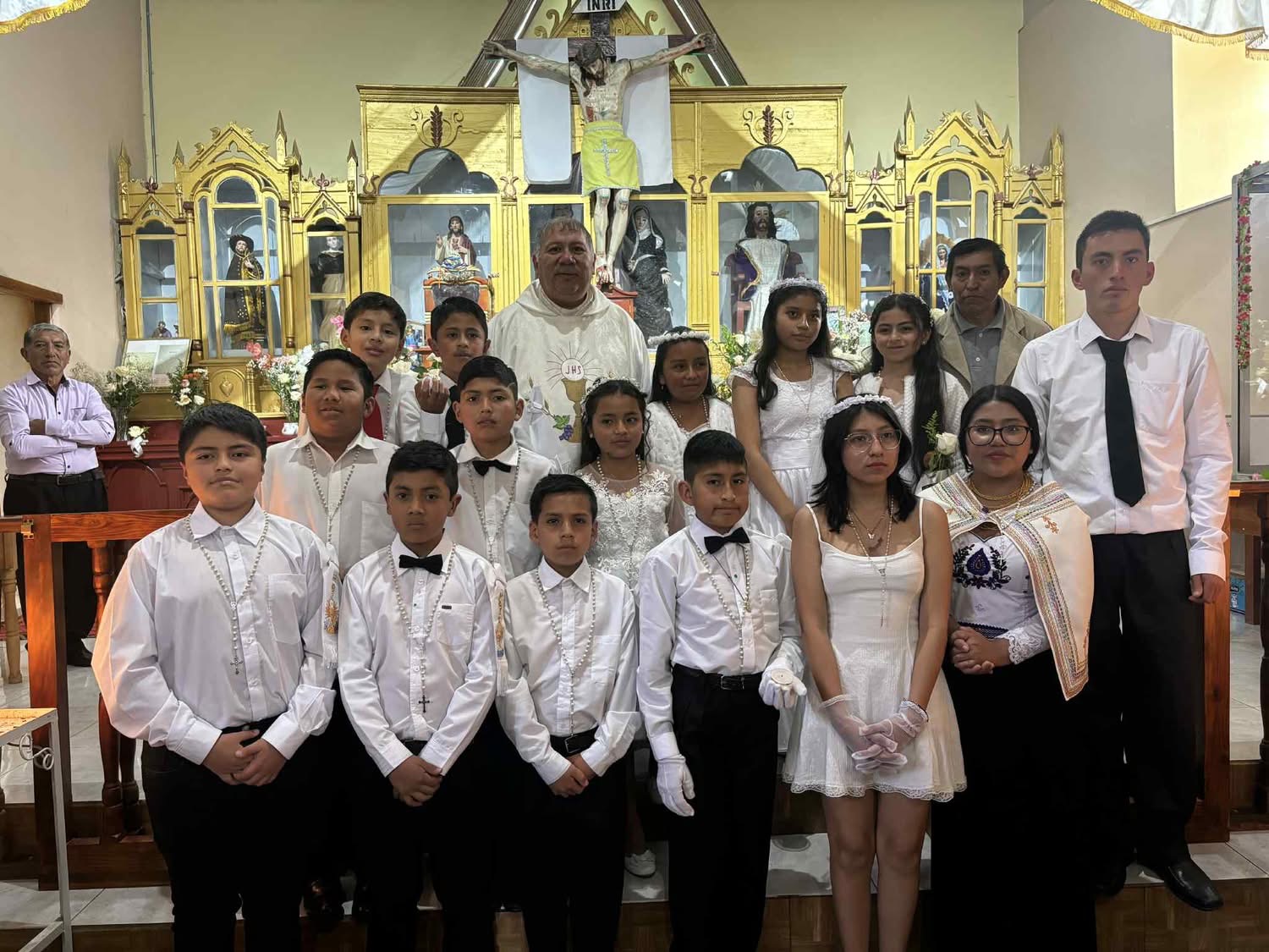 Niños de la parroquia San José de Chimbo recibieron por primera vez a Jesús Eucaristía