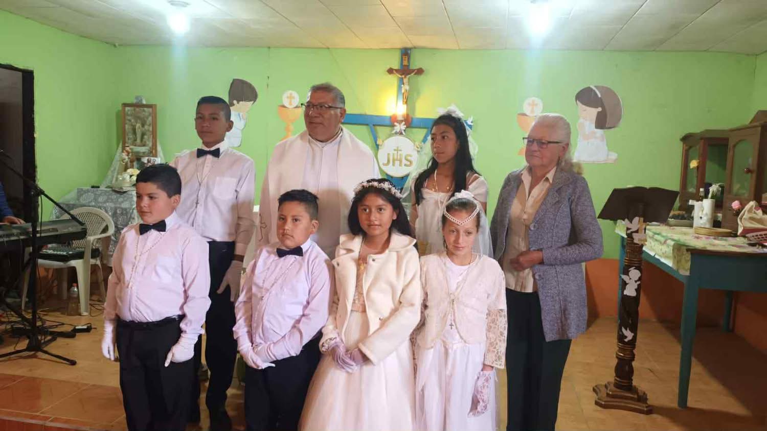 Niños de la parroquia San José de Chimbo recibieron por primera vez a Jesús Eucaristía